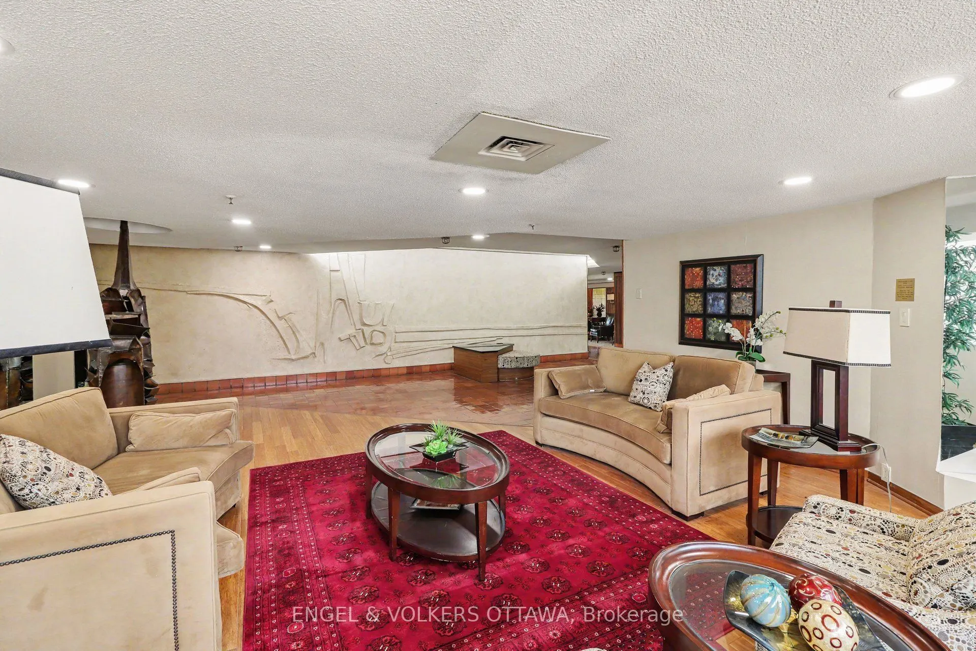 415 Greenview Avenue #1702