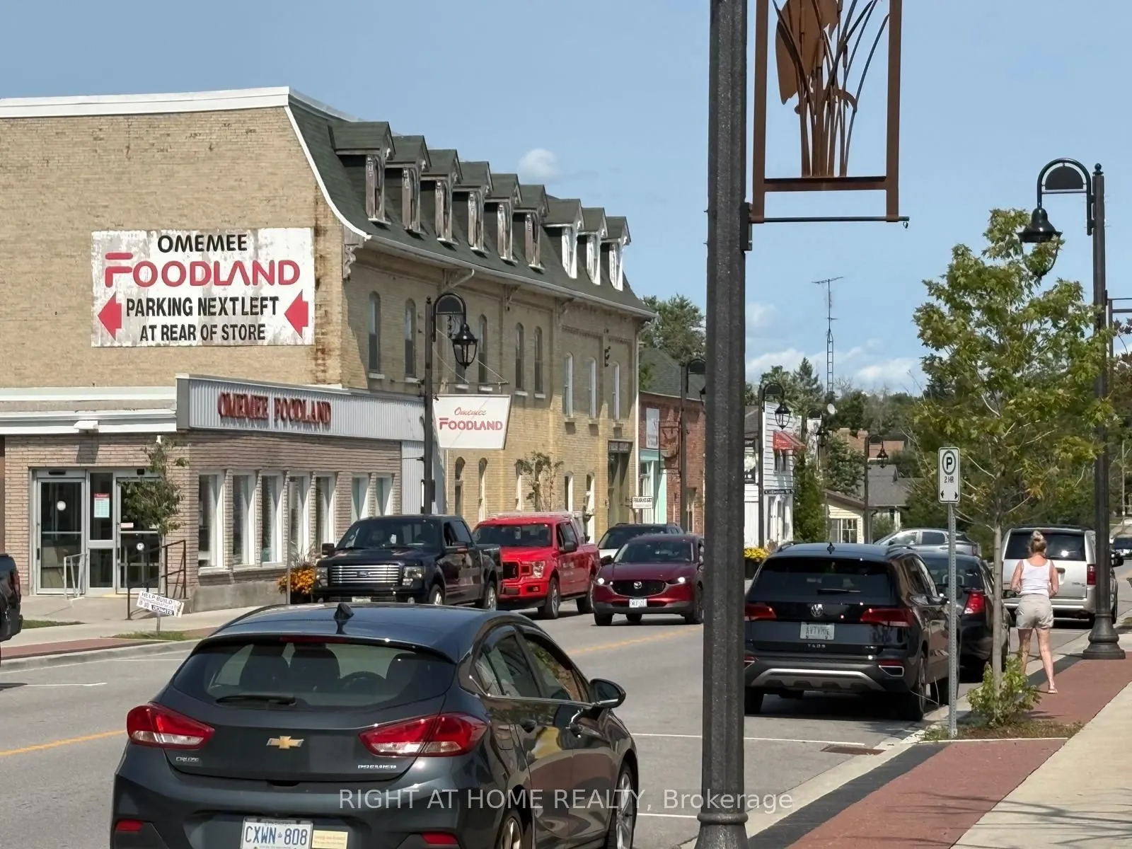 122 King Street W