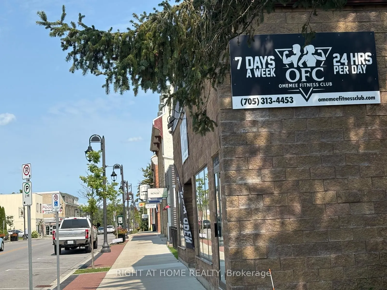 122 King Street W