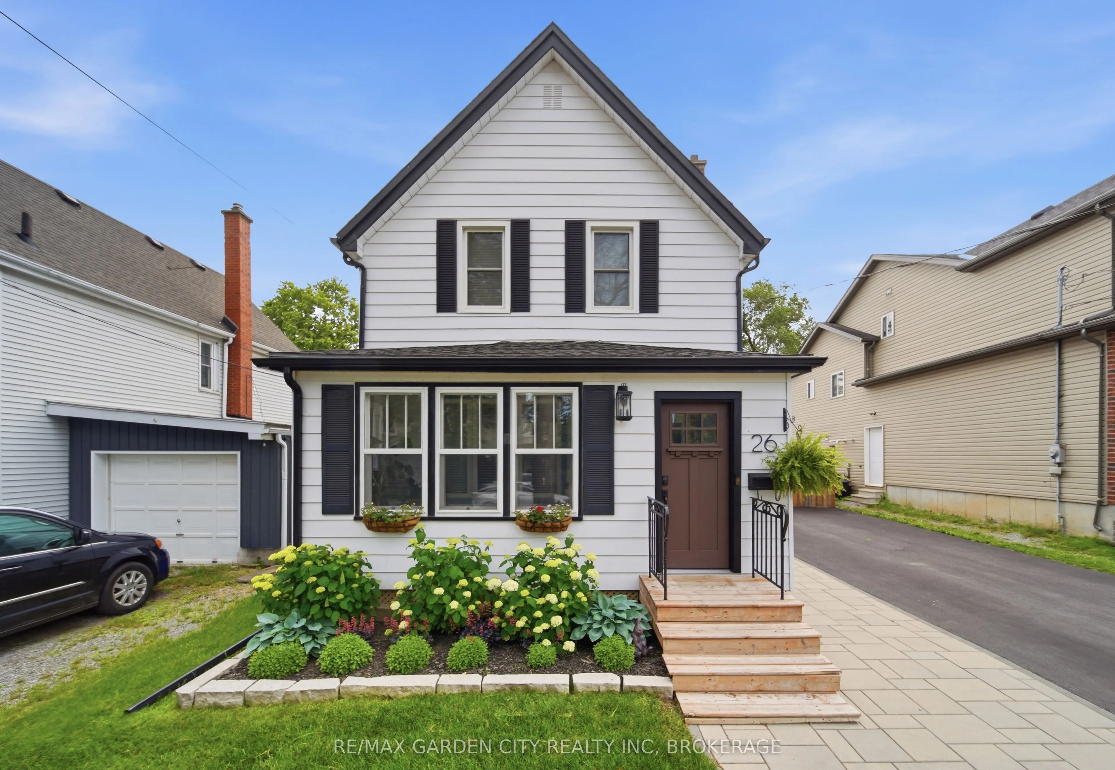 26 Carleton Street N