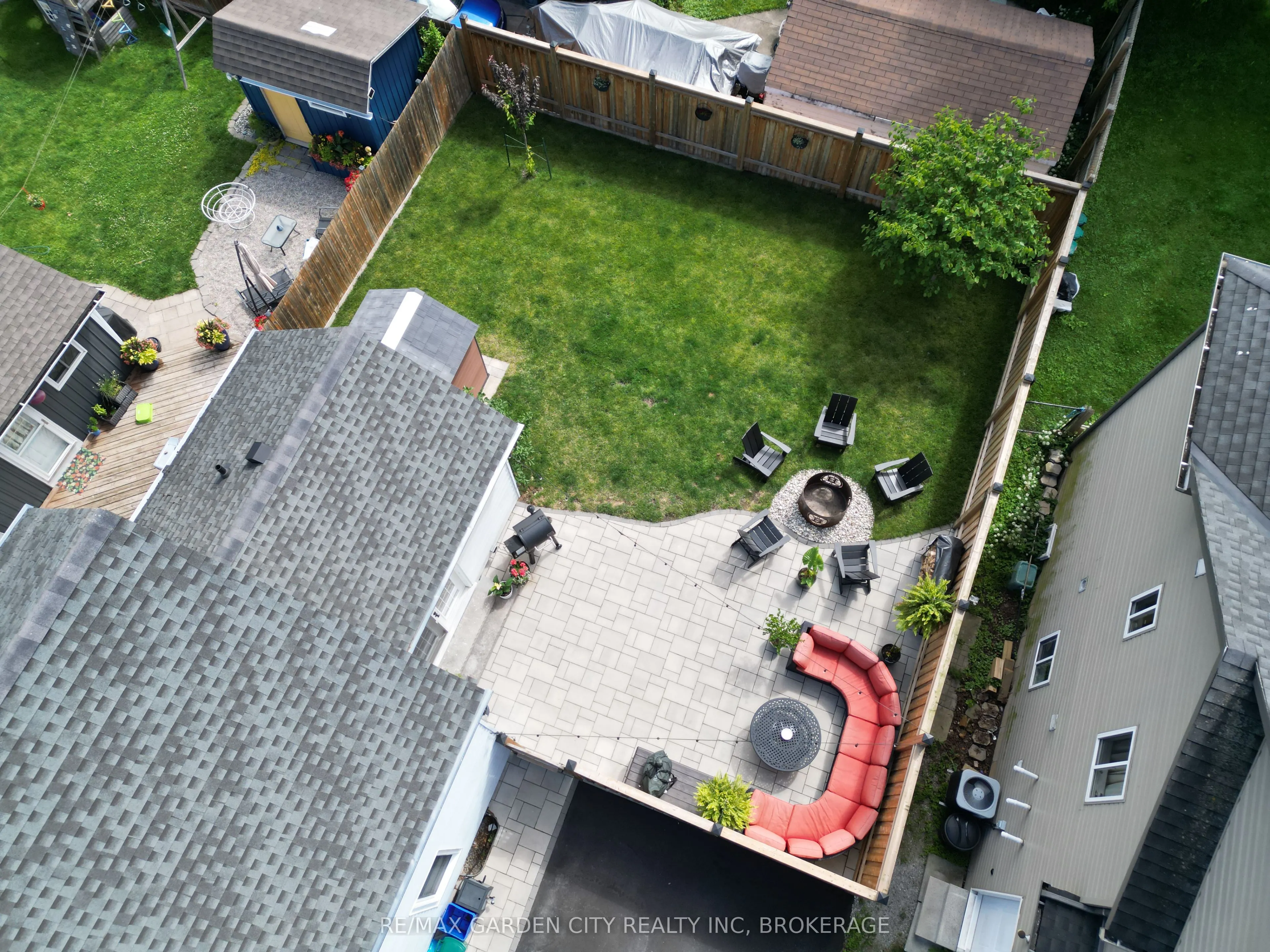 26 Carleton Street N