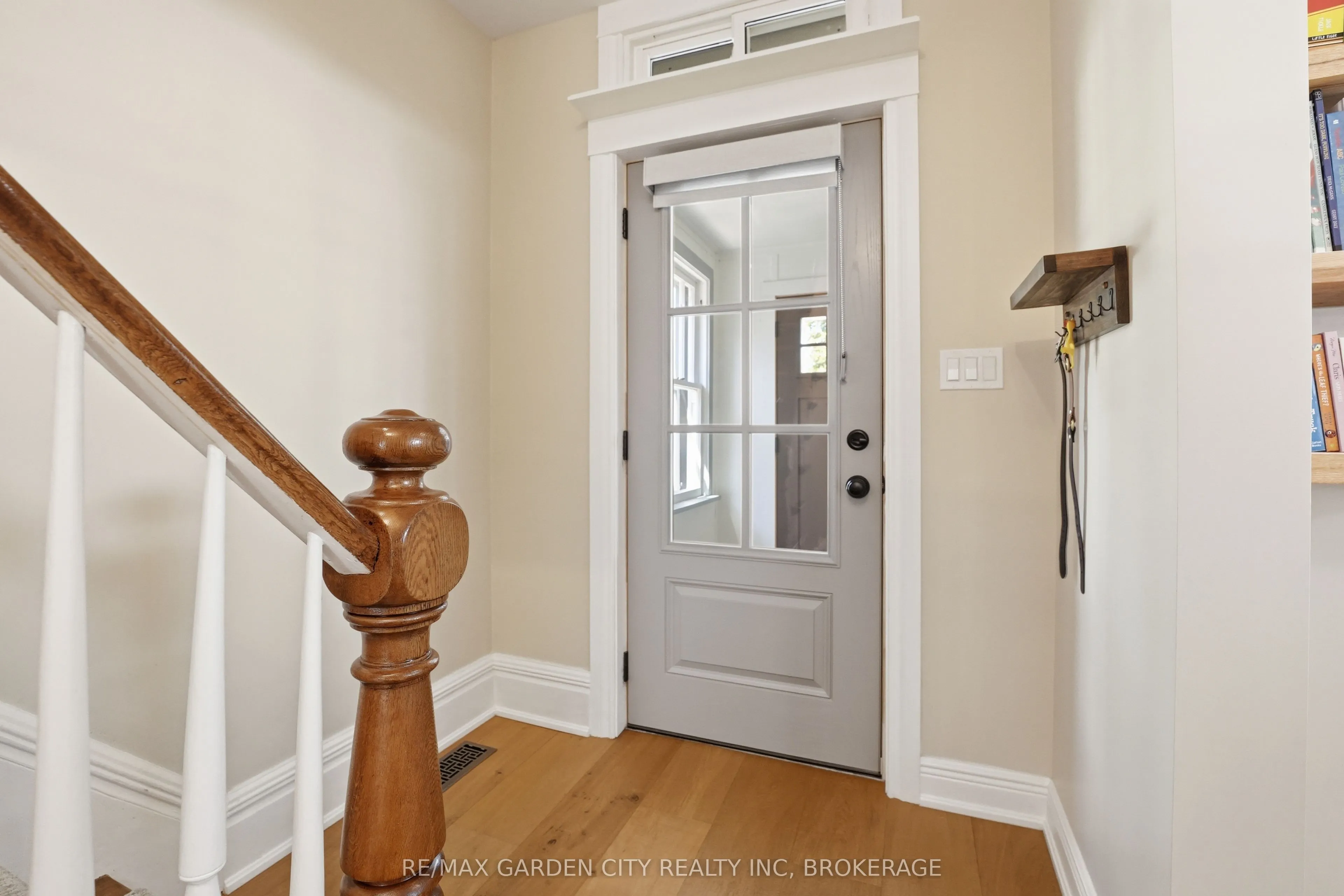 26 Carleton Street N
