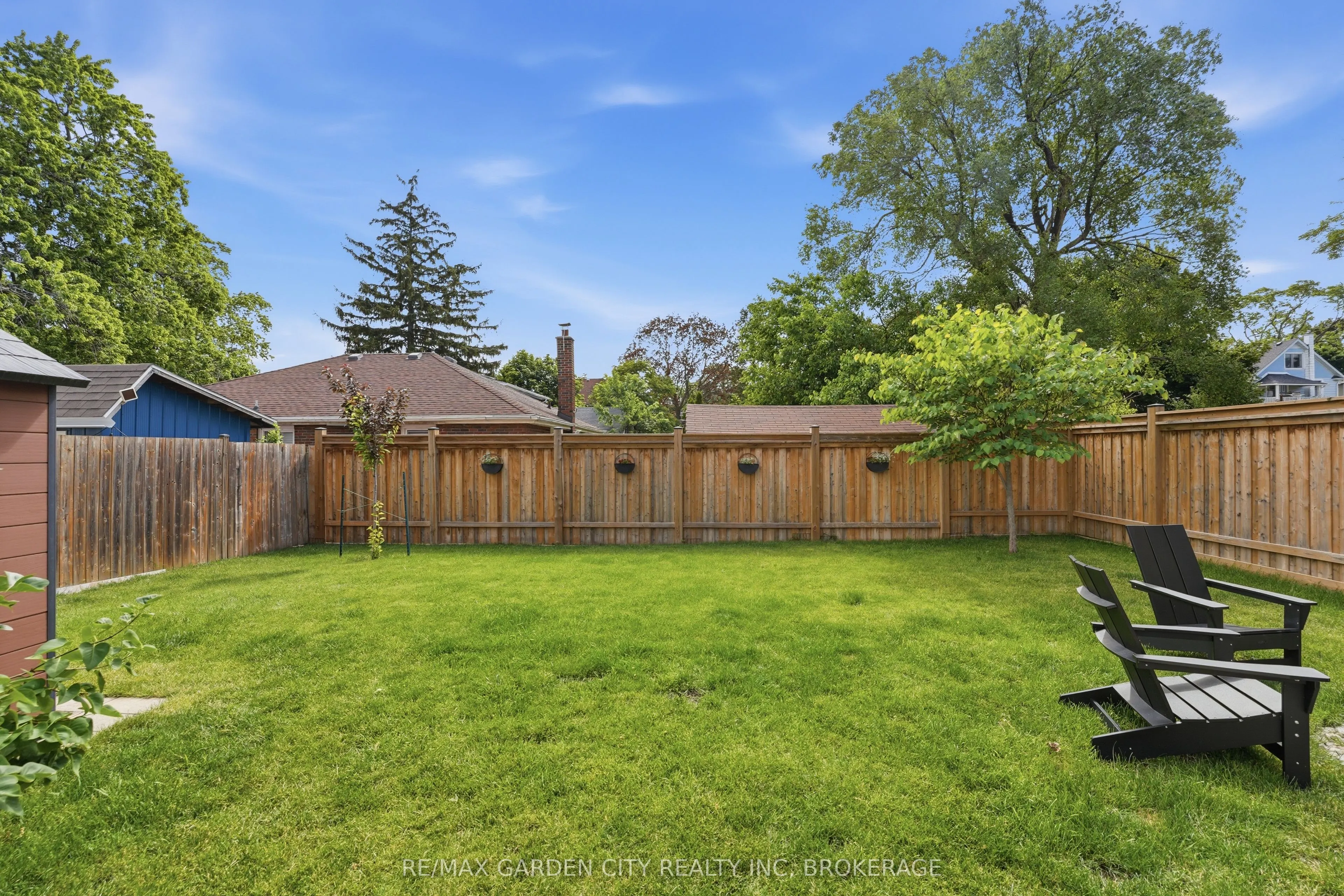 26 Carleton Street N