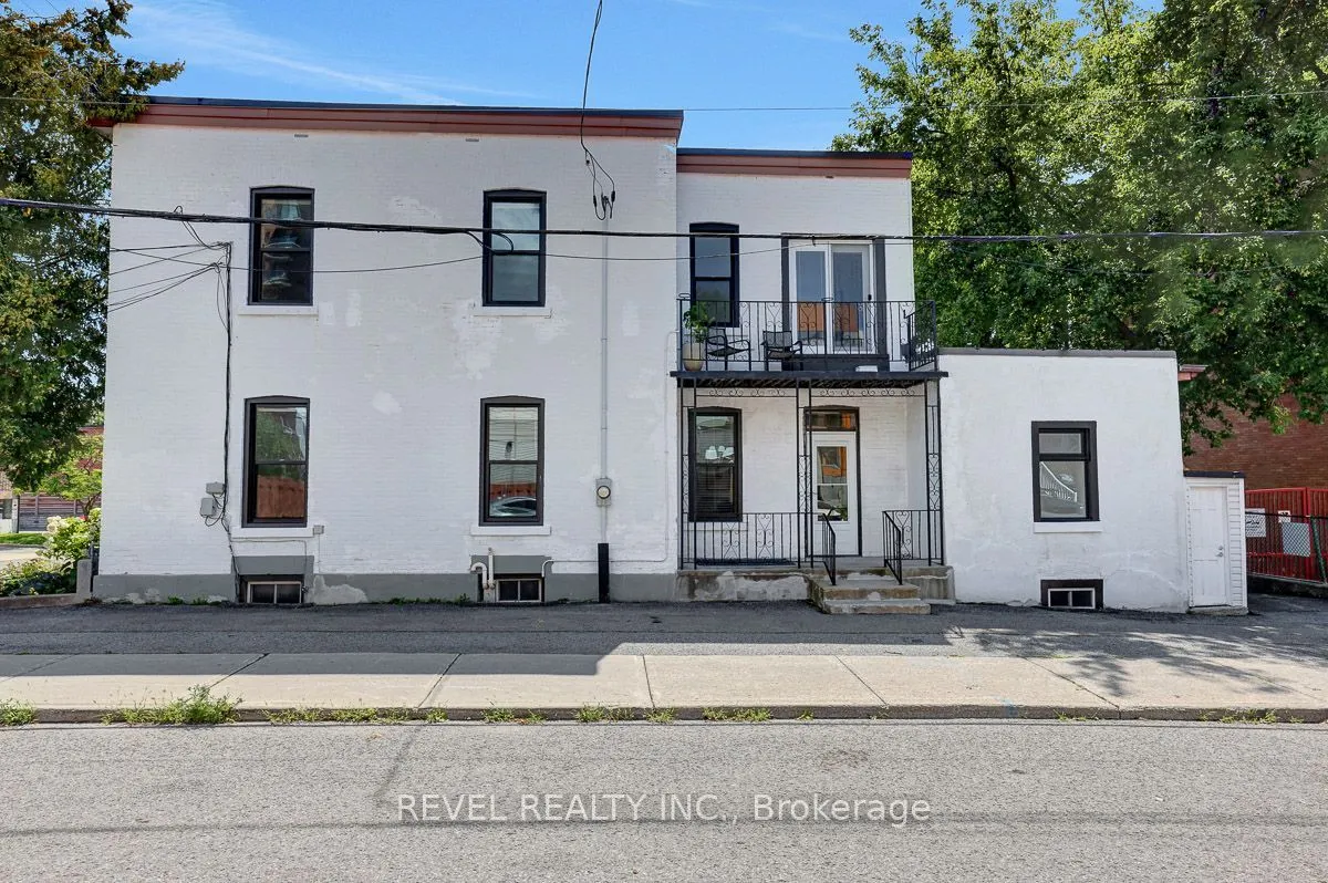 52 Lebreton Street N