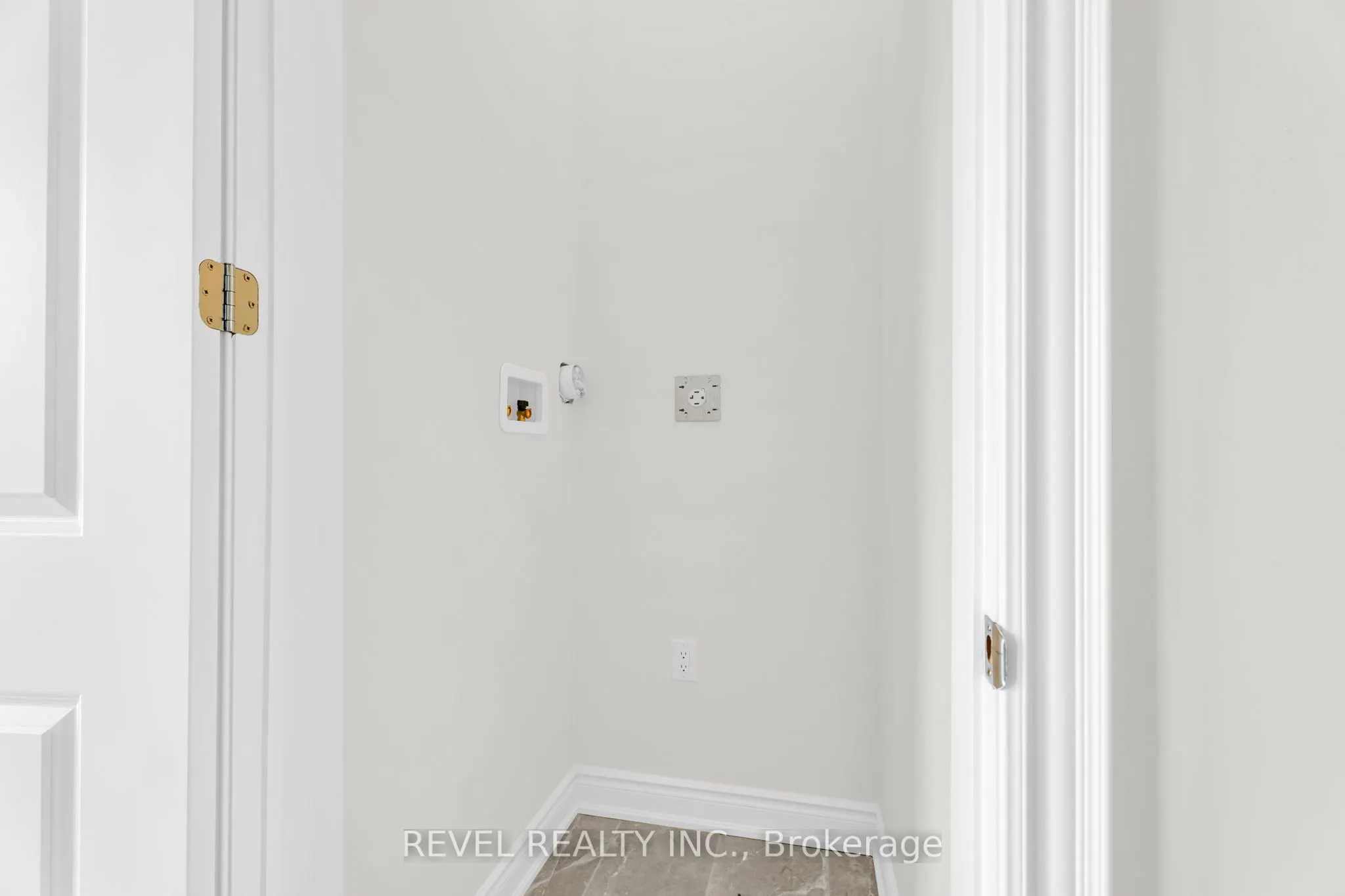 36 Ewing Way