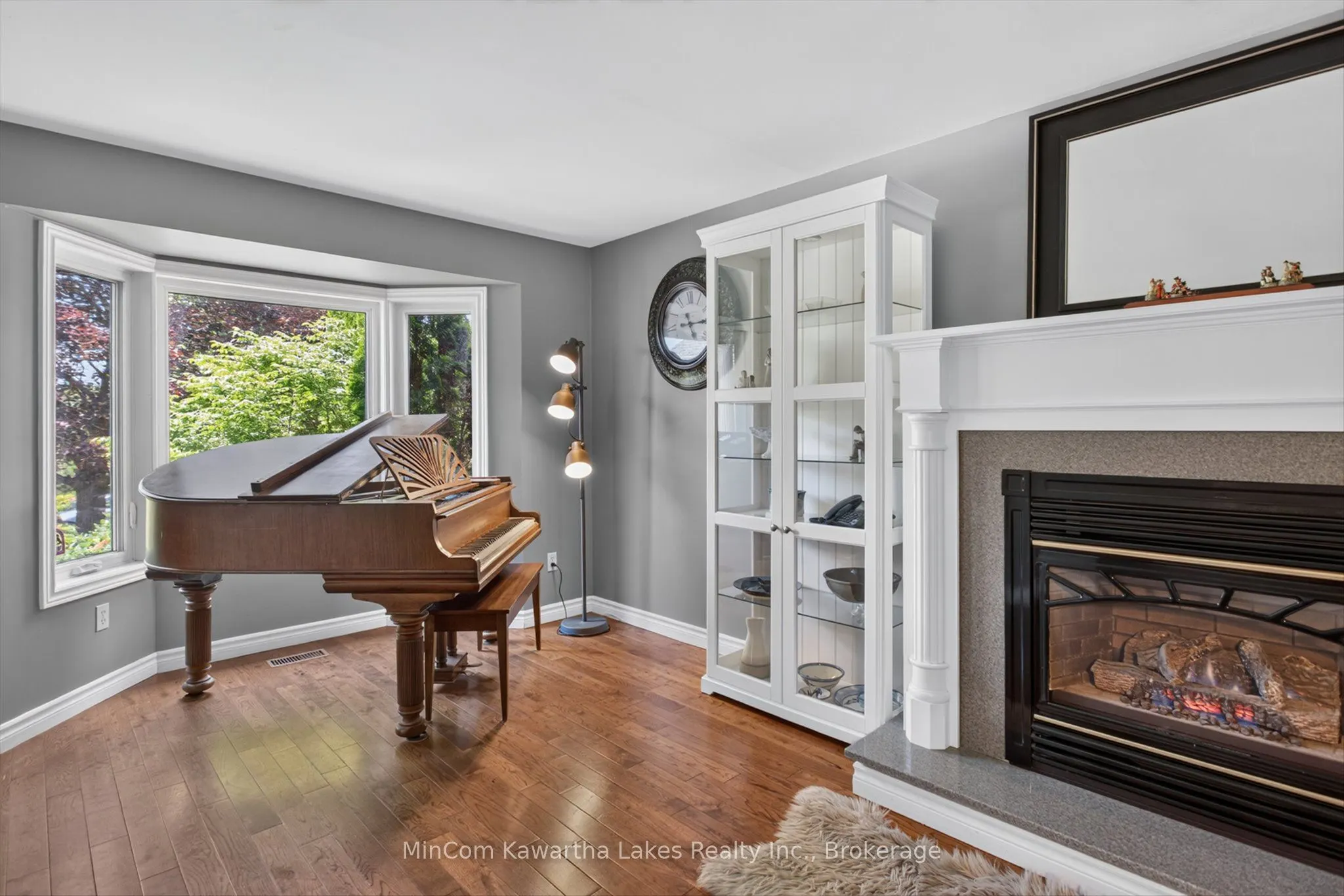 1947 PARKWOOD Circle