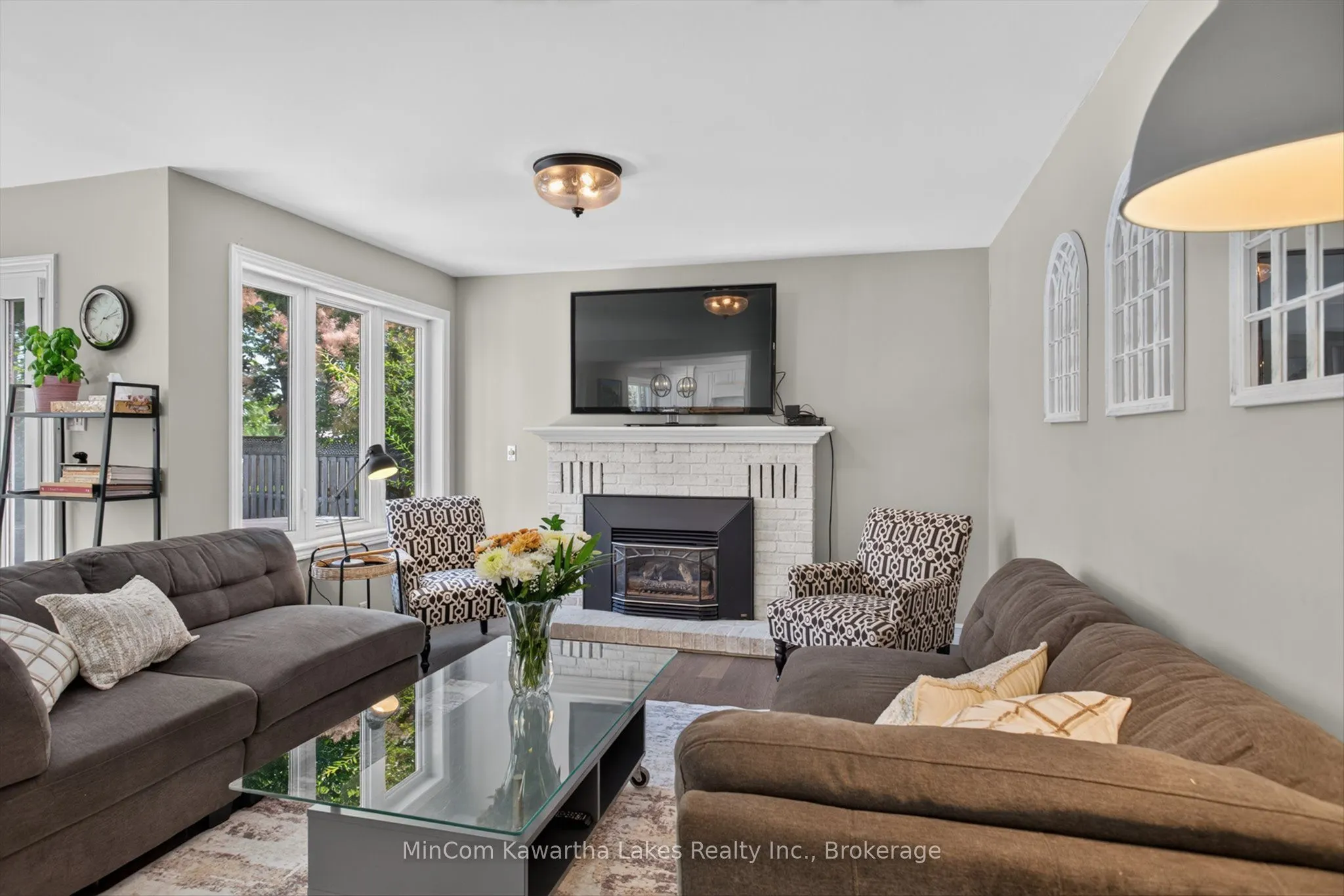 1947 PARKWOOD Circle