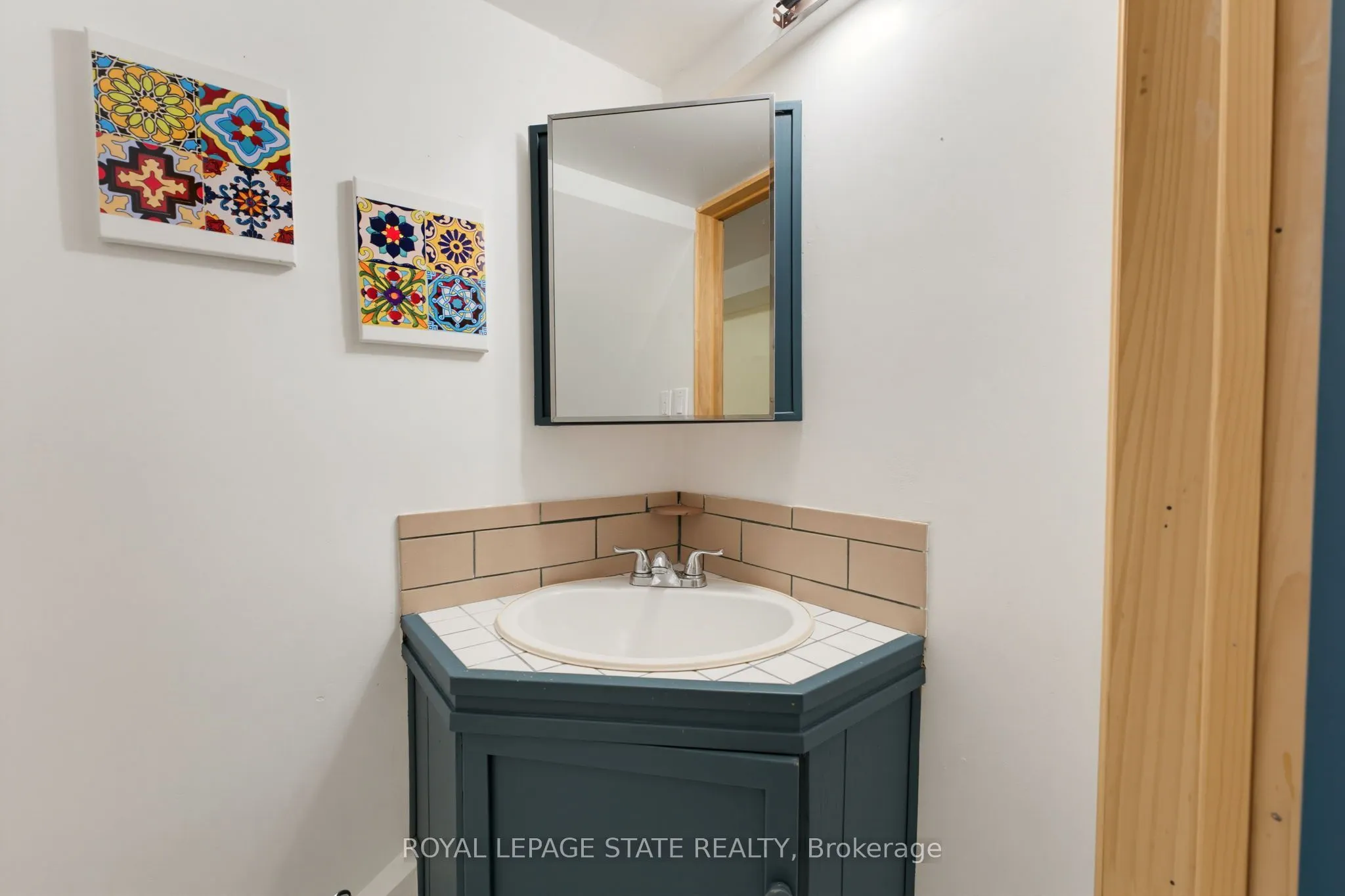 32 Silvervine Drive