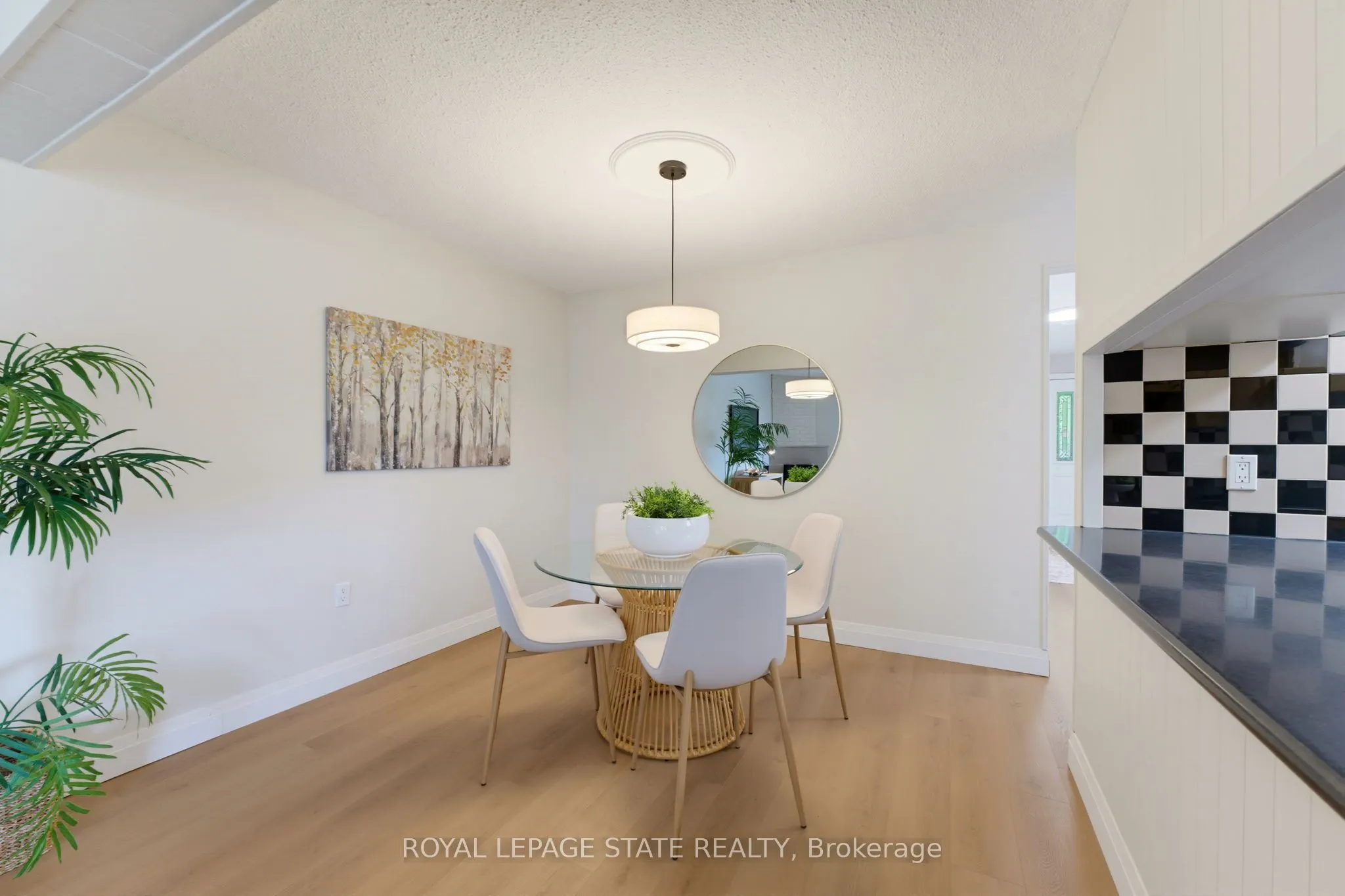 32 Silvervine Drive