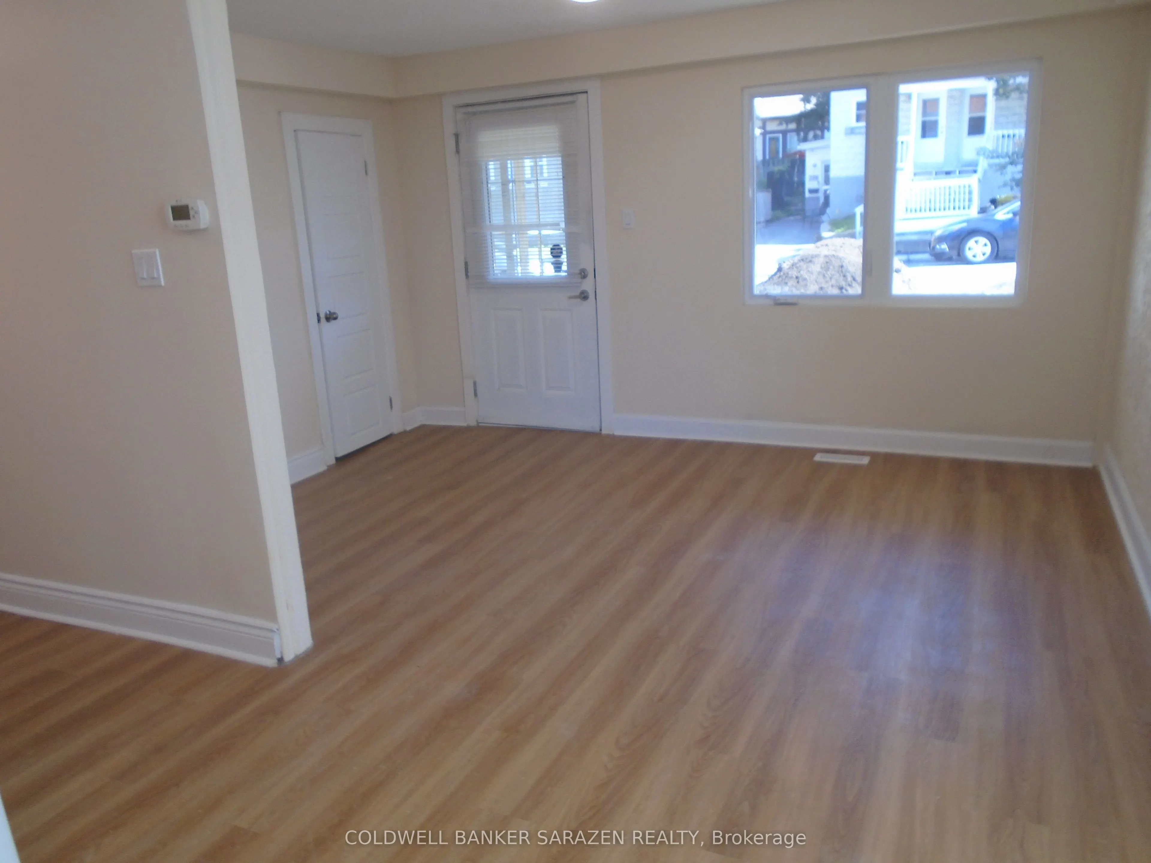 383 Montfort Street N