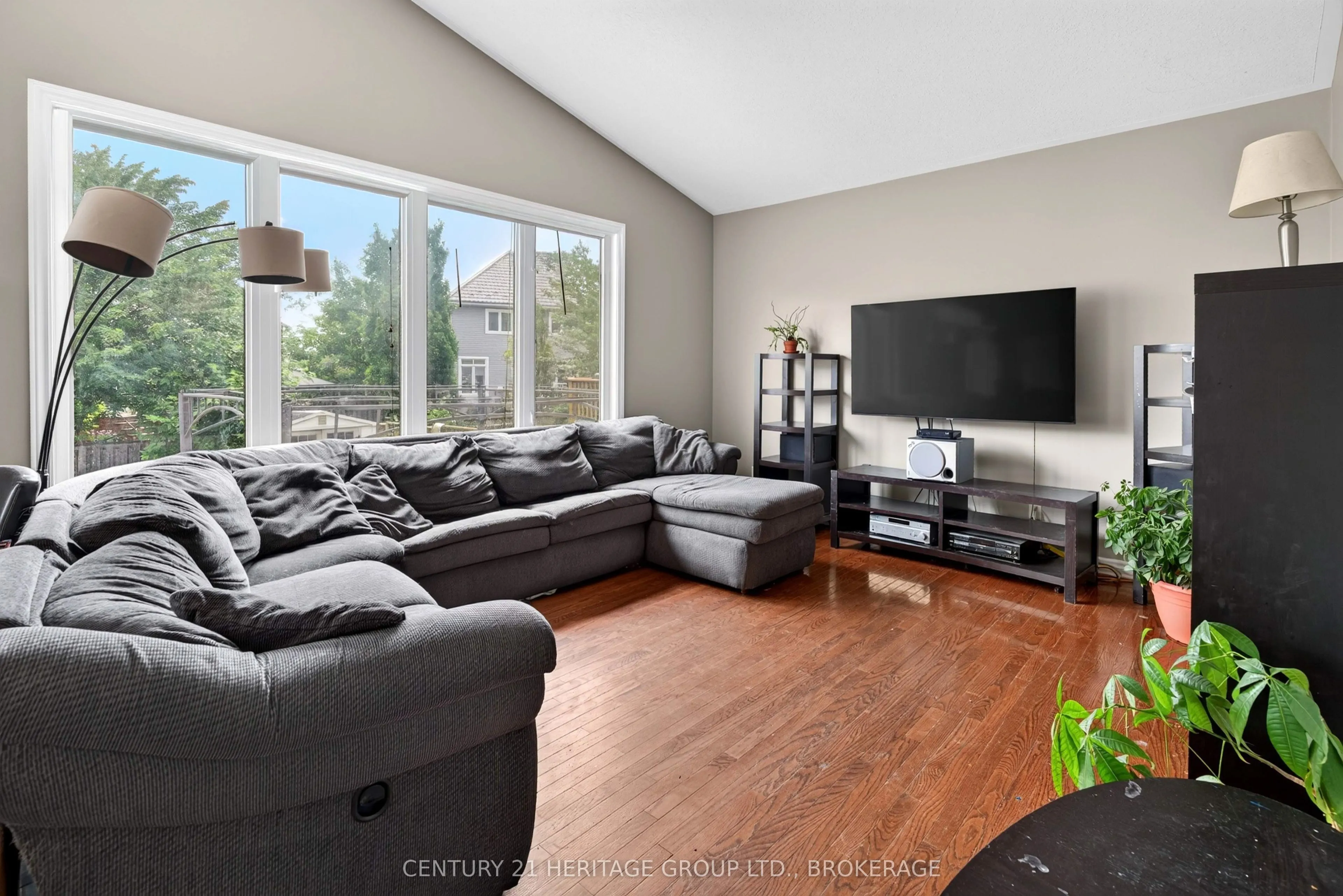 855 Lotus Avenue