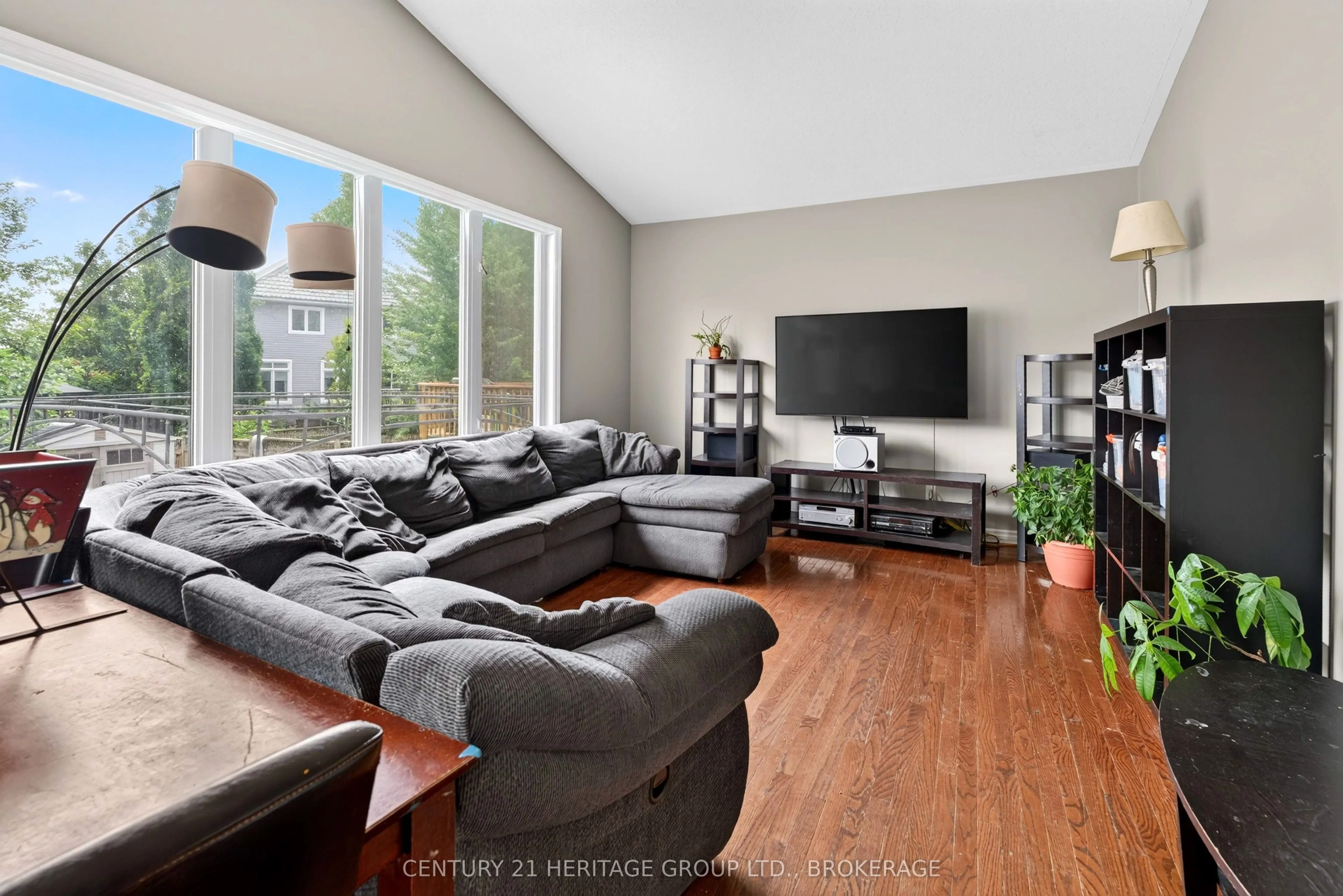 855 Lotus Avenue