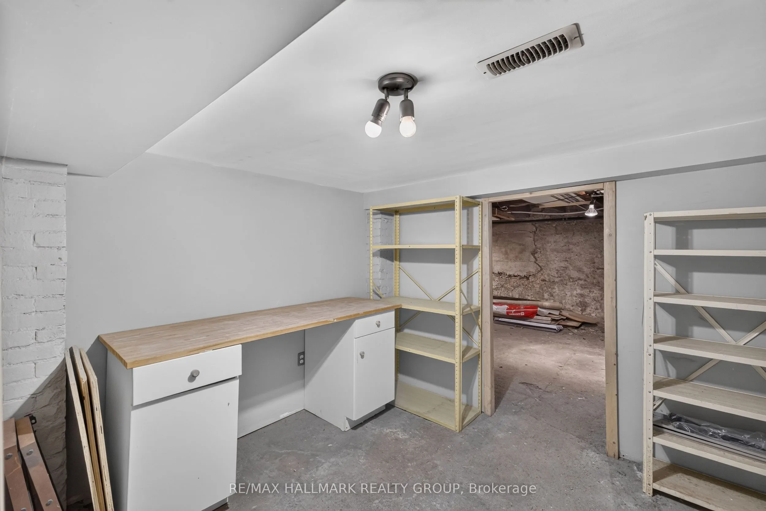 100 John Street N