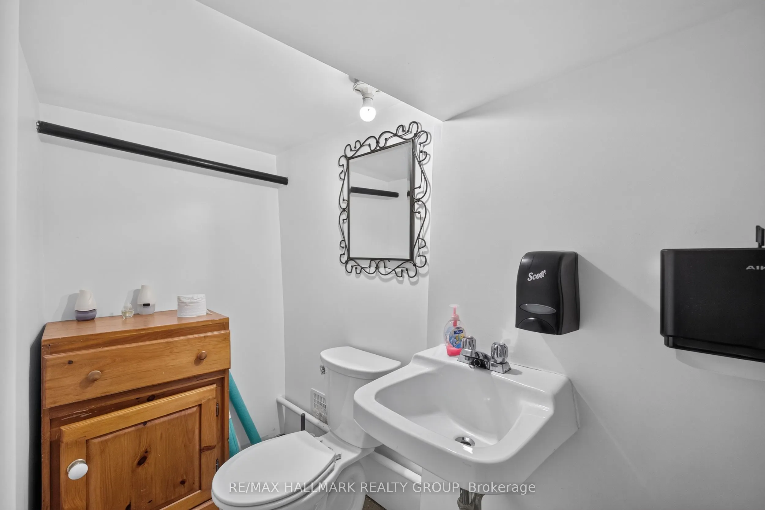 100 John Street N