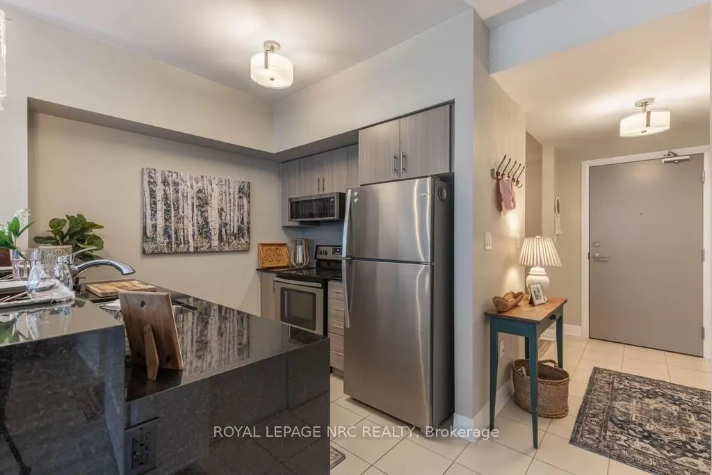 10 Concord Place #412
