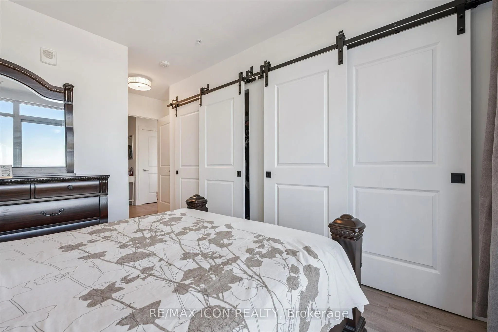 15 Glebe Street #902