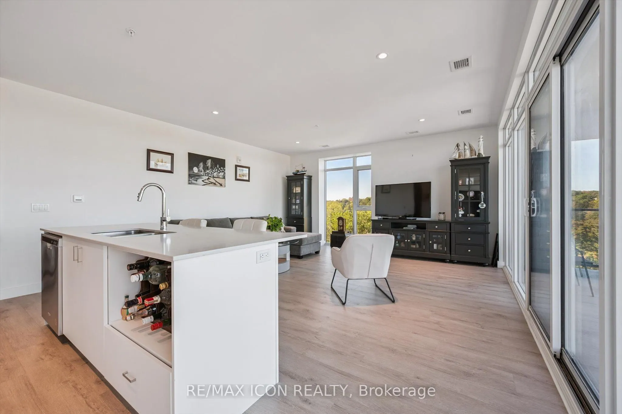 15 Glebe Street #902
