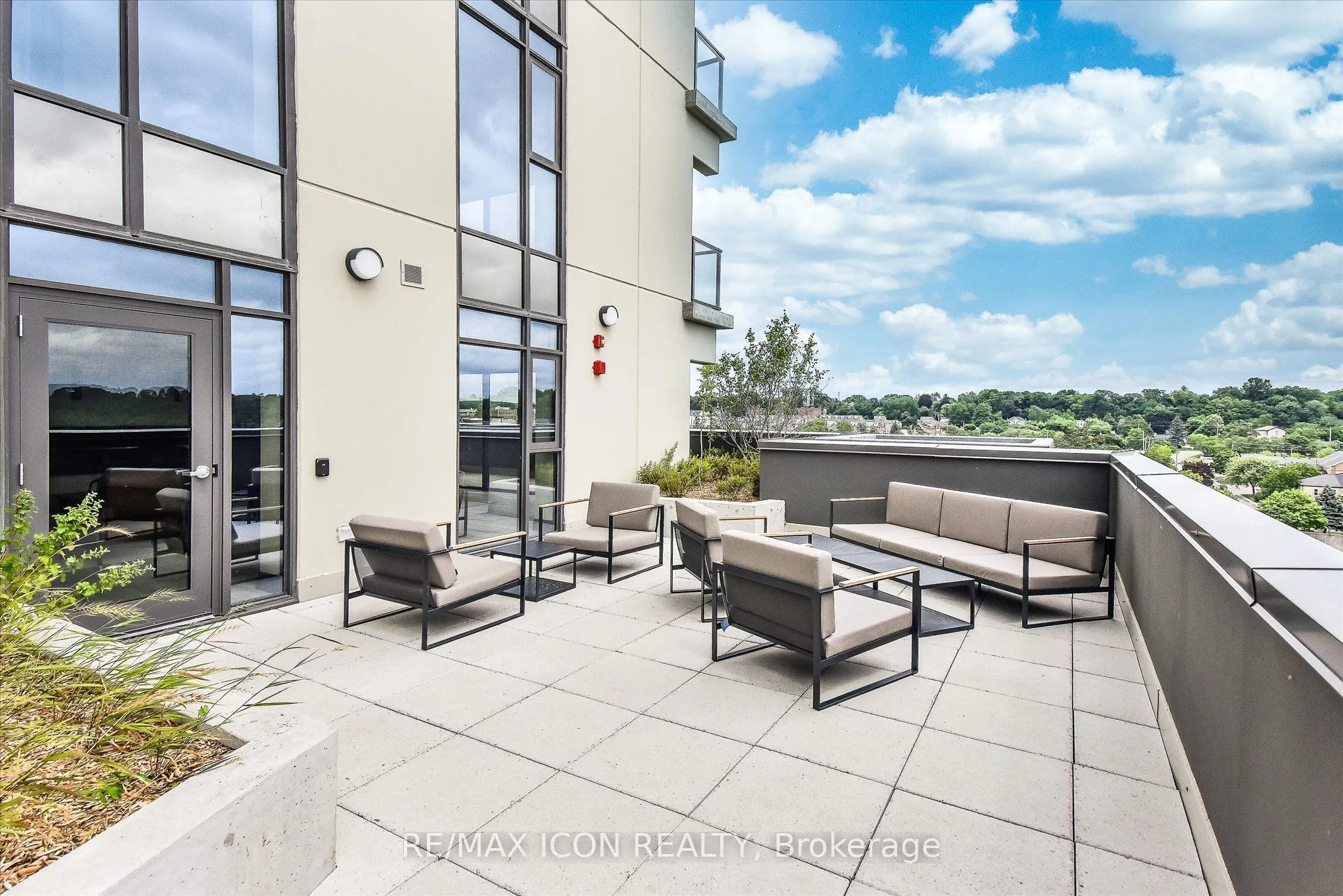 15 Glebe Street #902