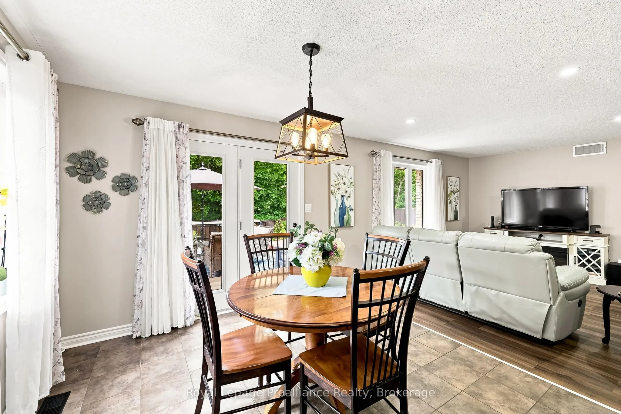 39 Lakewood Crescent