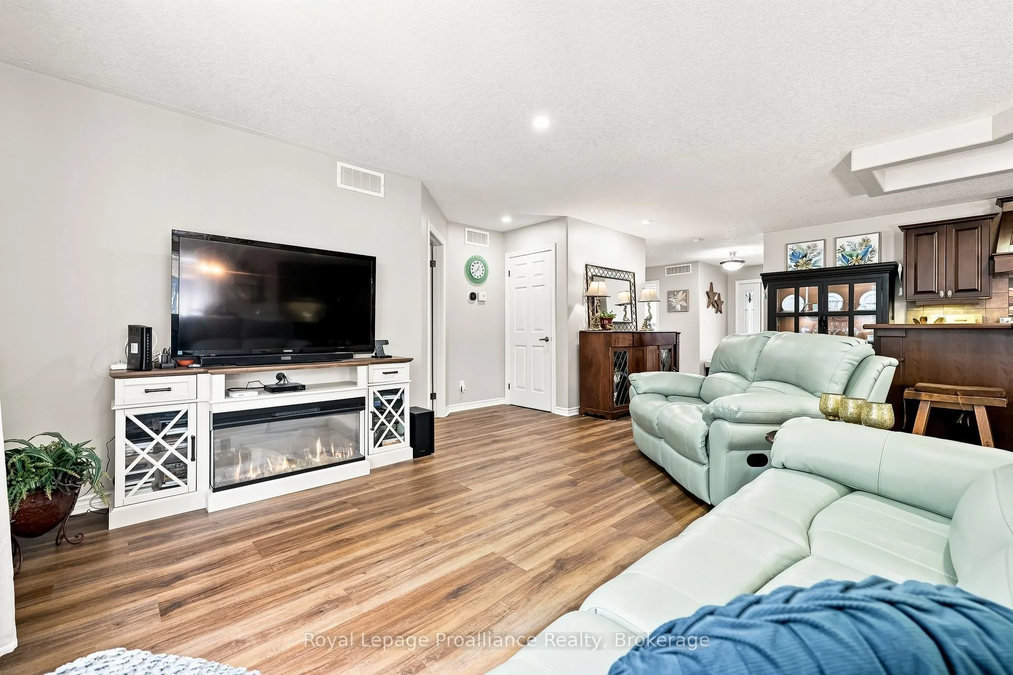 39 Lakewood Crescent