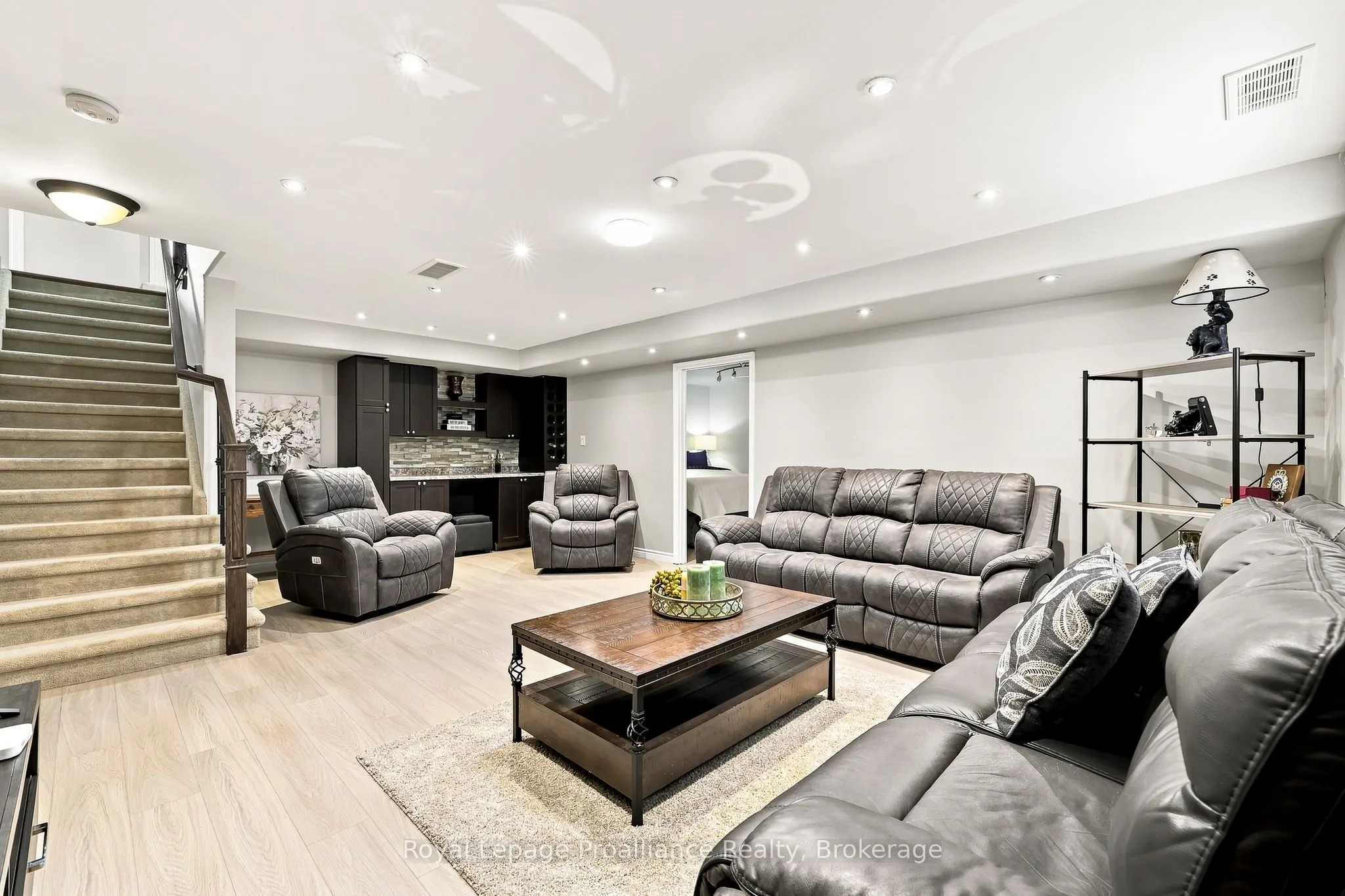39 Lakewood Crescent