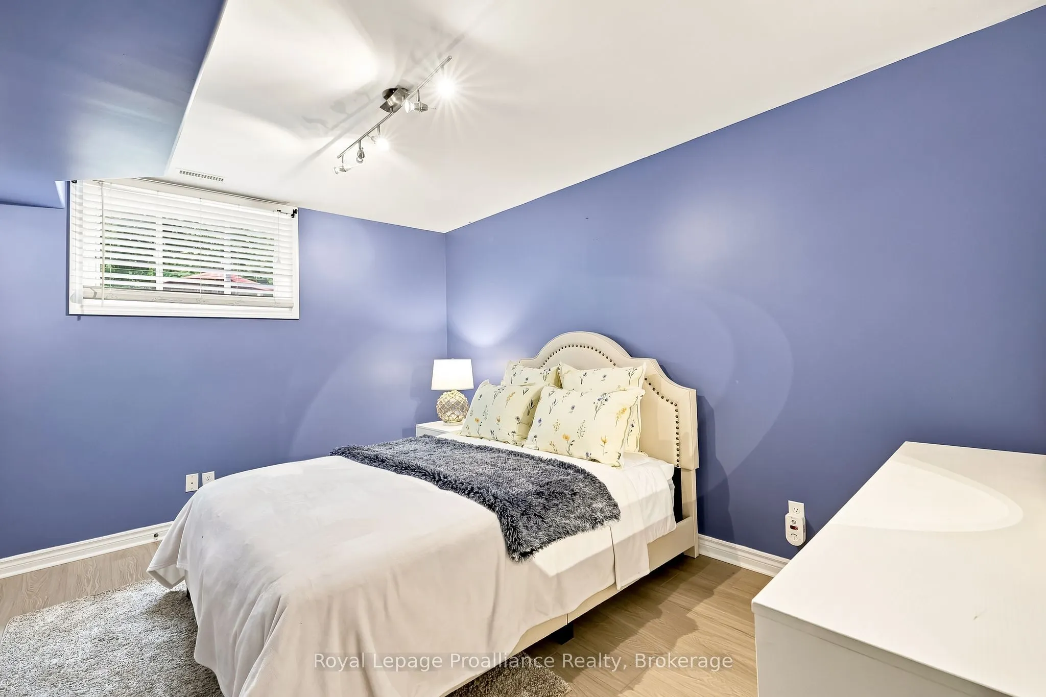39 Lakewood Crescent