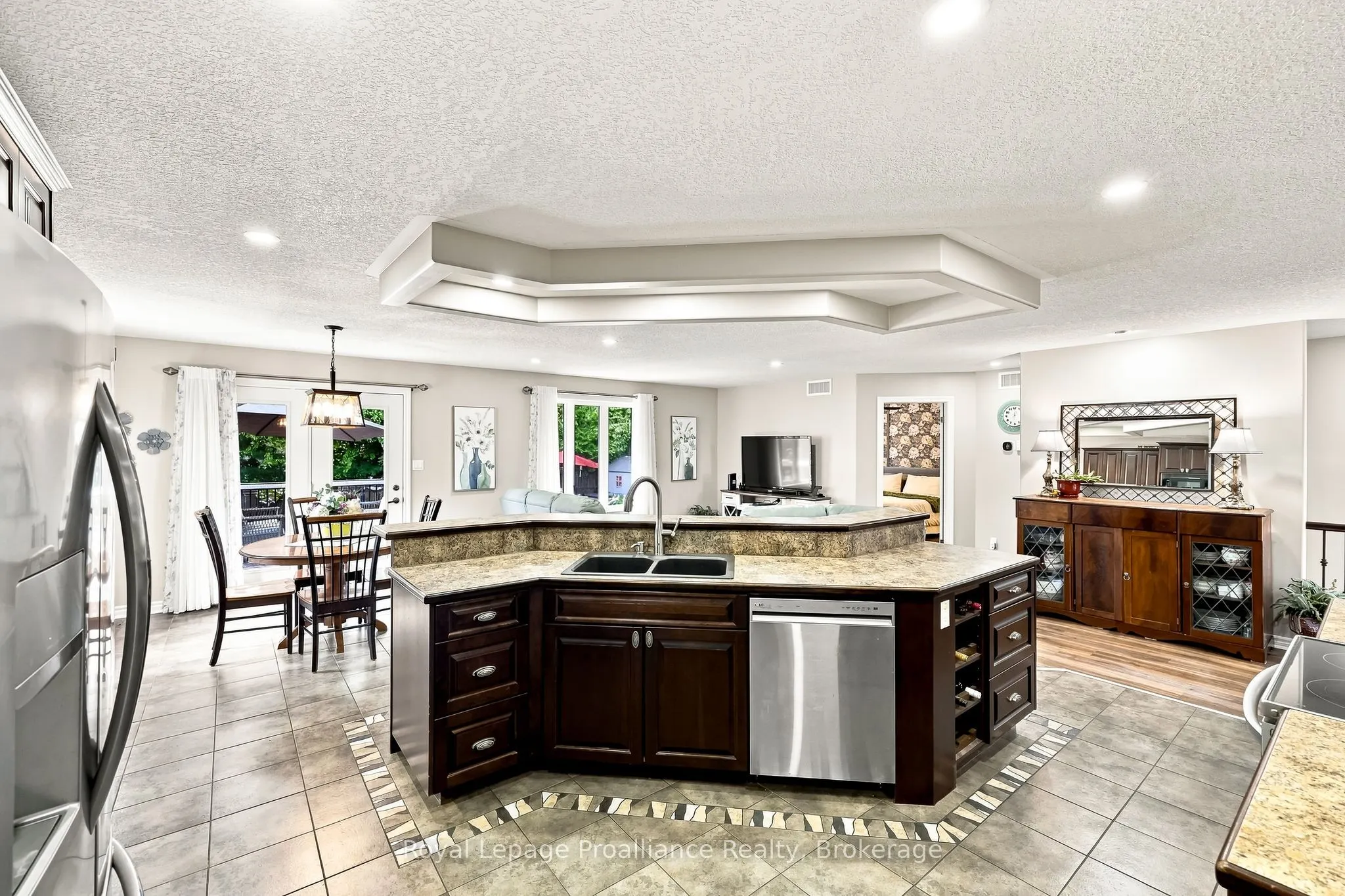 39 Lakewood Crescent