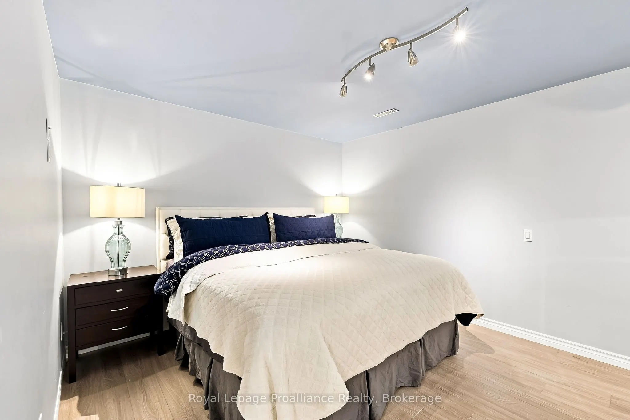 39 Lakewood Crescent