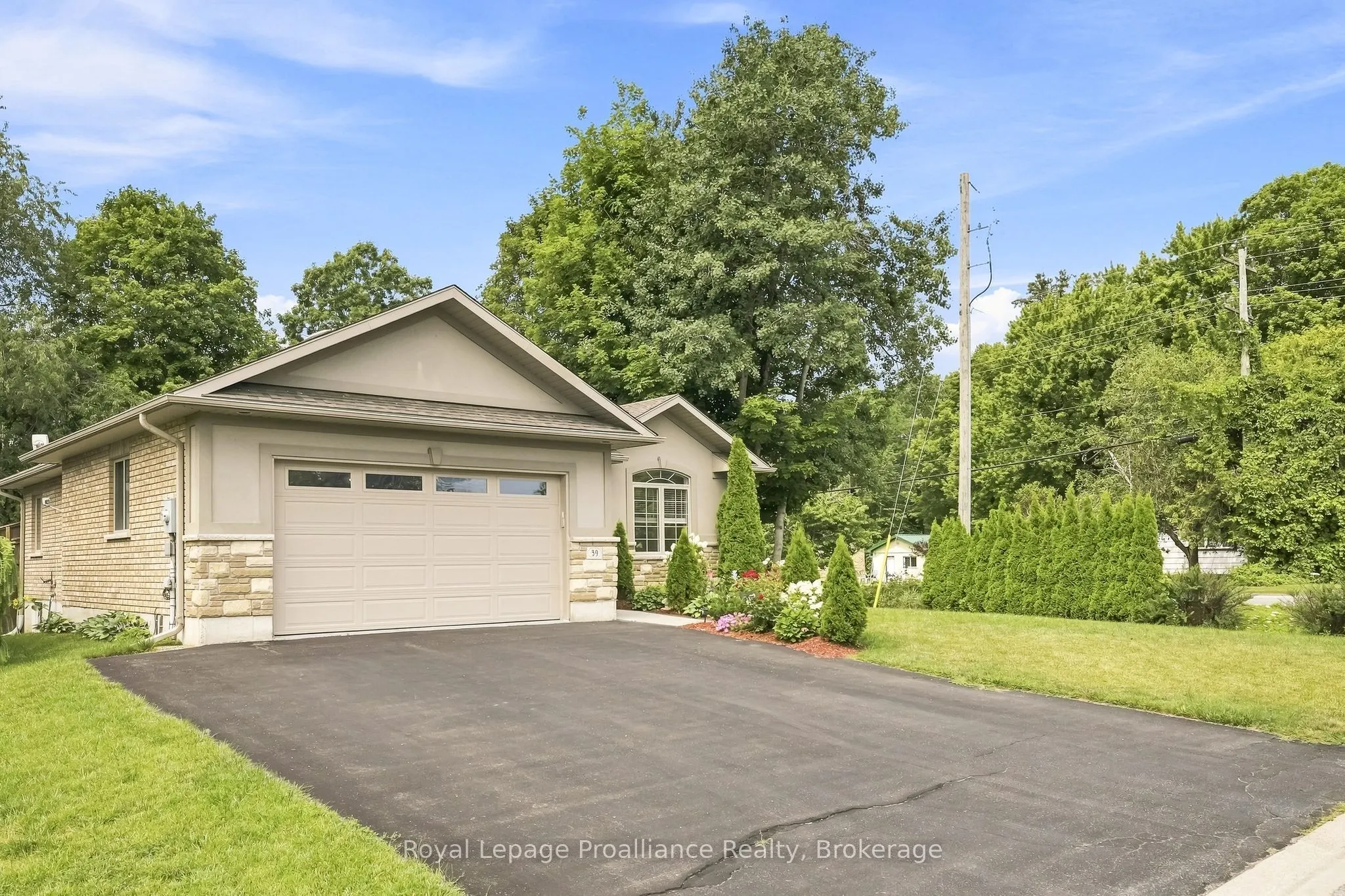 39 Lakewood Crescent