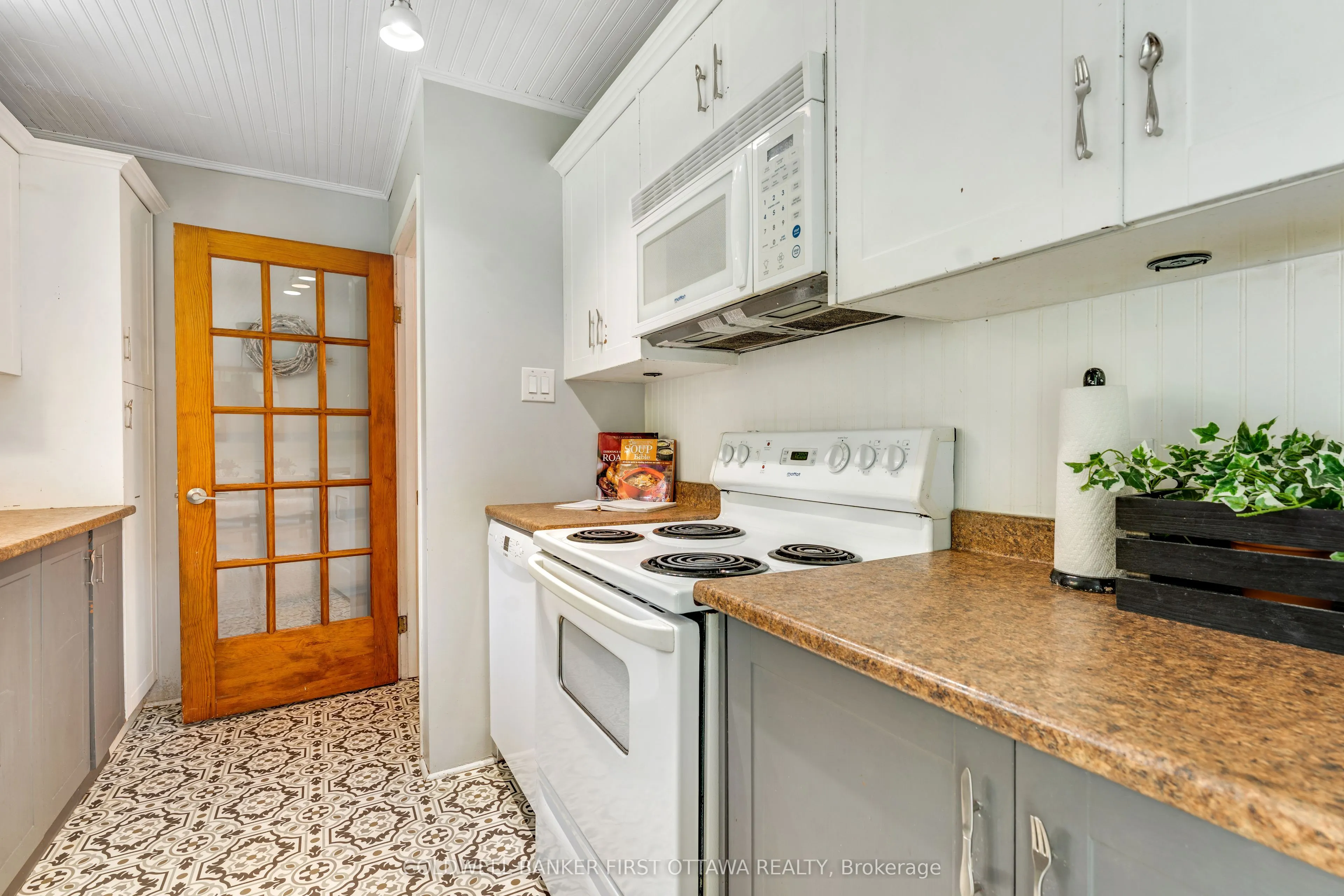 2498 Rideau Ferry Road