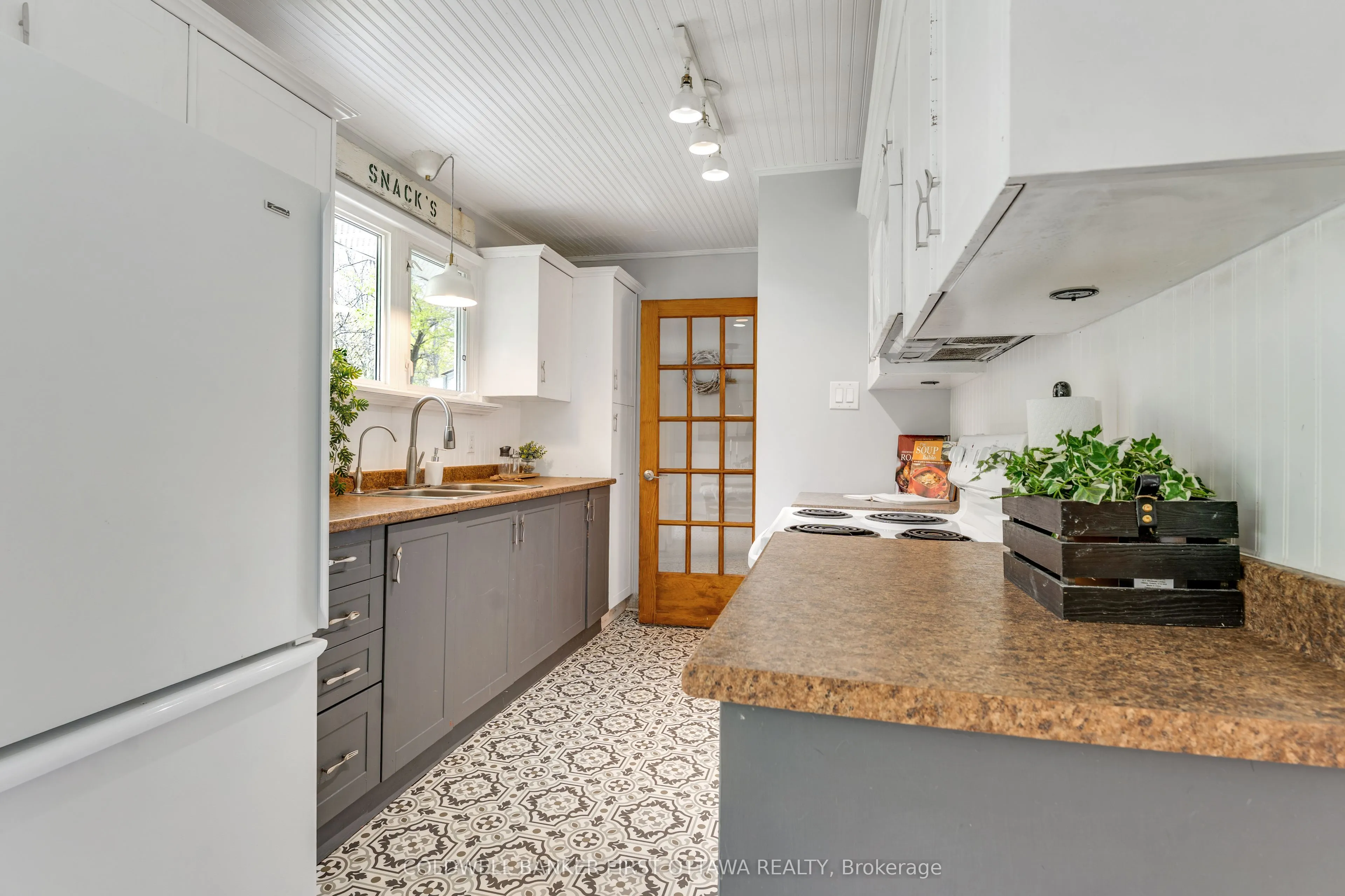 2498 Rideau Ferry Road