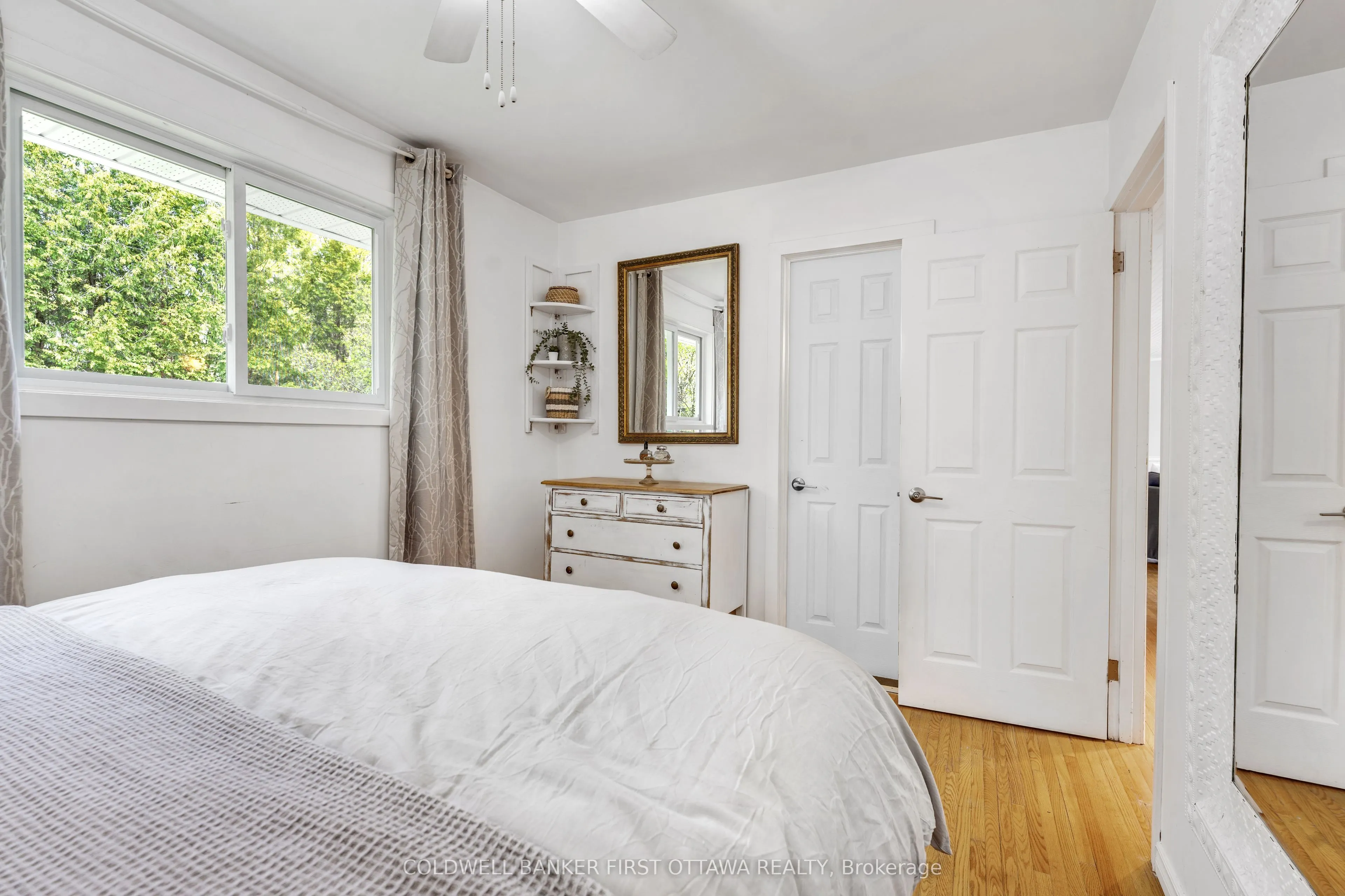 2498 Rideau Ferry Road