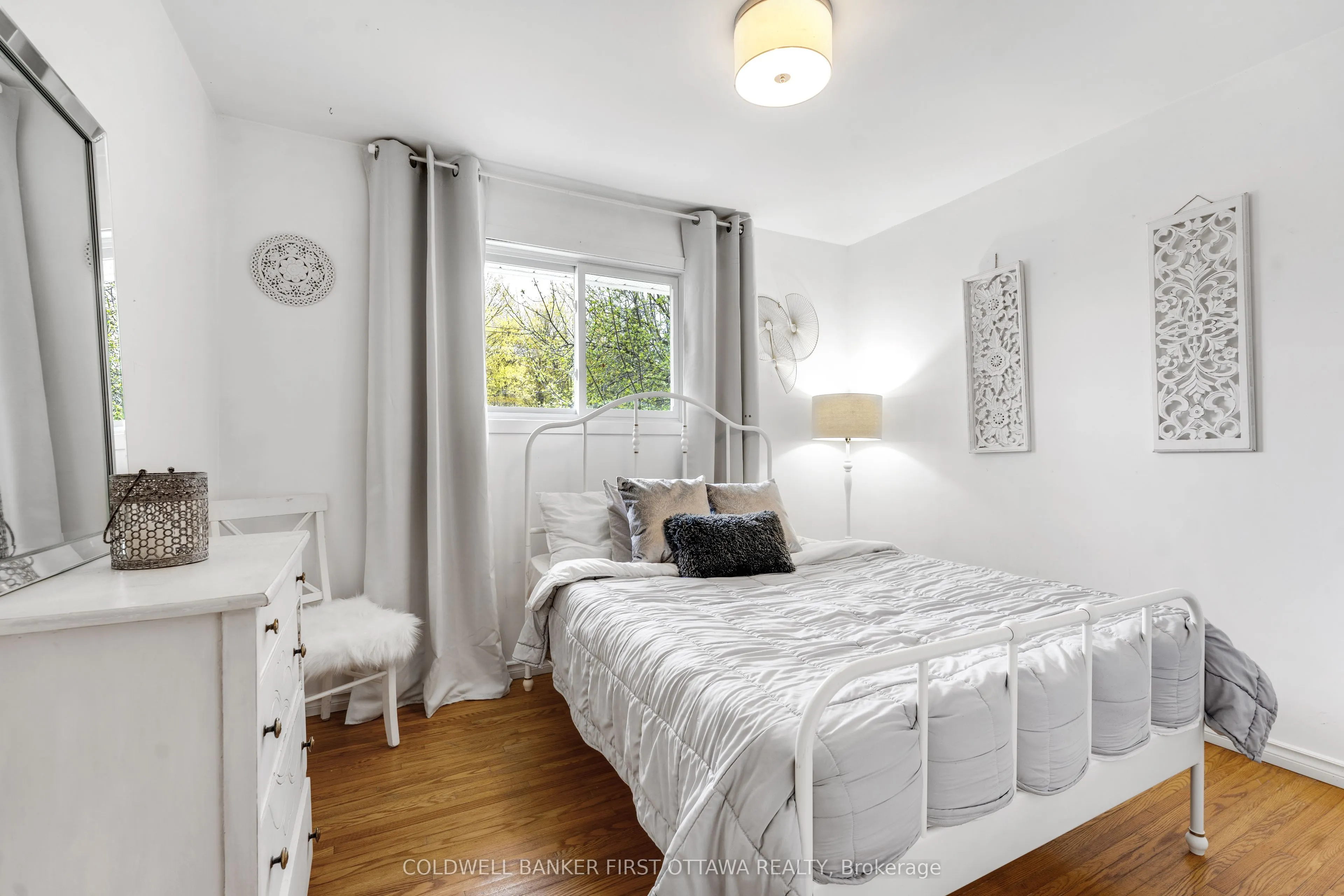 2498 Rideau Ferry Road