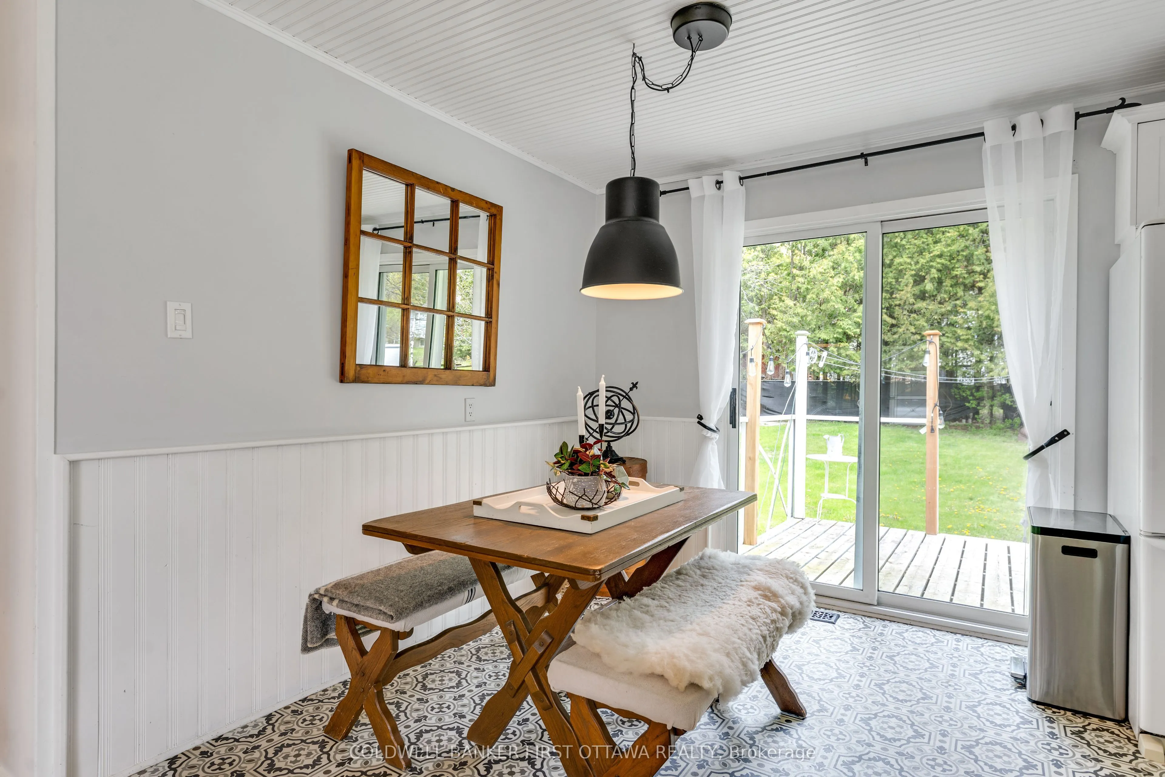 2498 Rideau Ferry Road