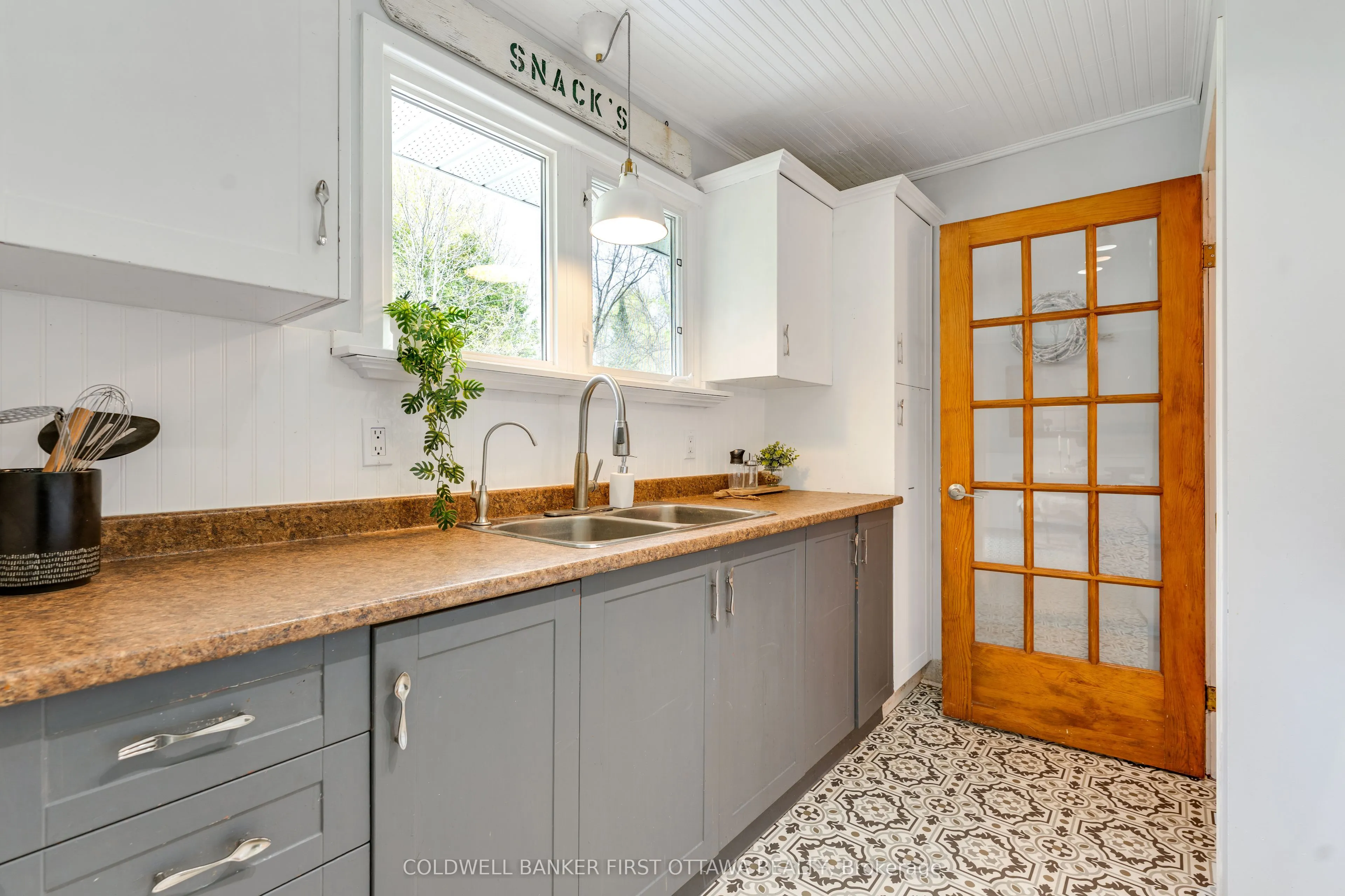 2498 Rideau Ferry Road