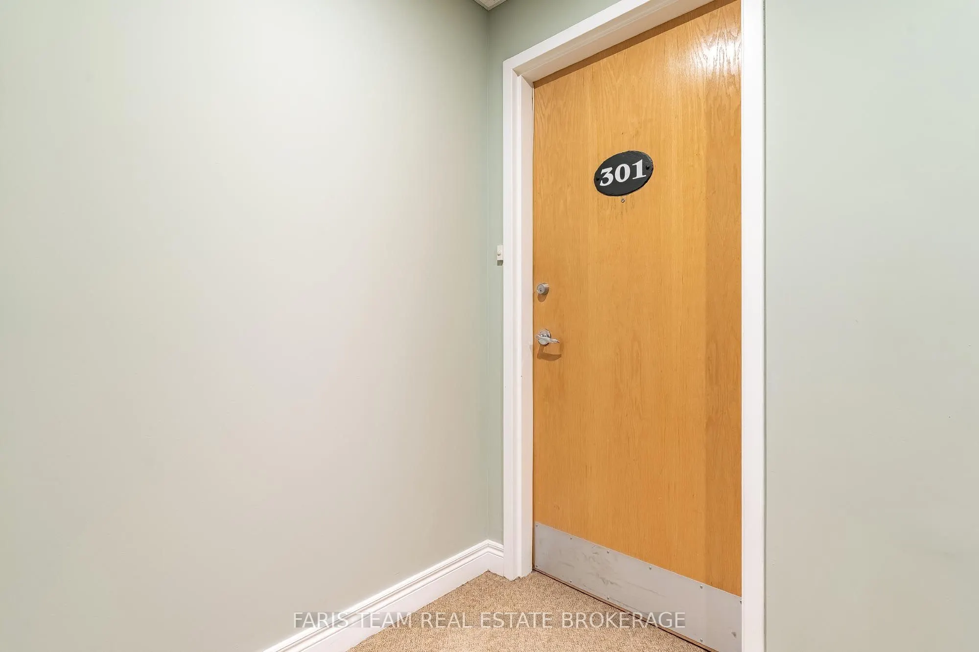 10 Bay Street E #301