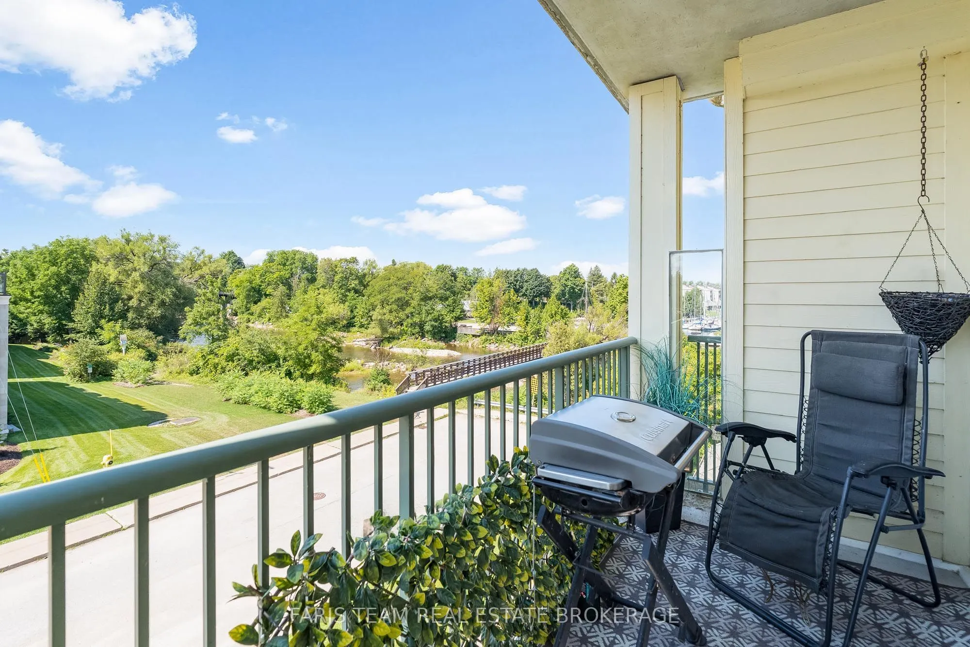 10 Bay Street E #301