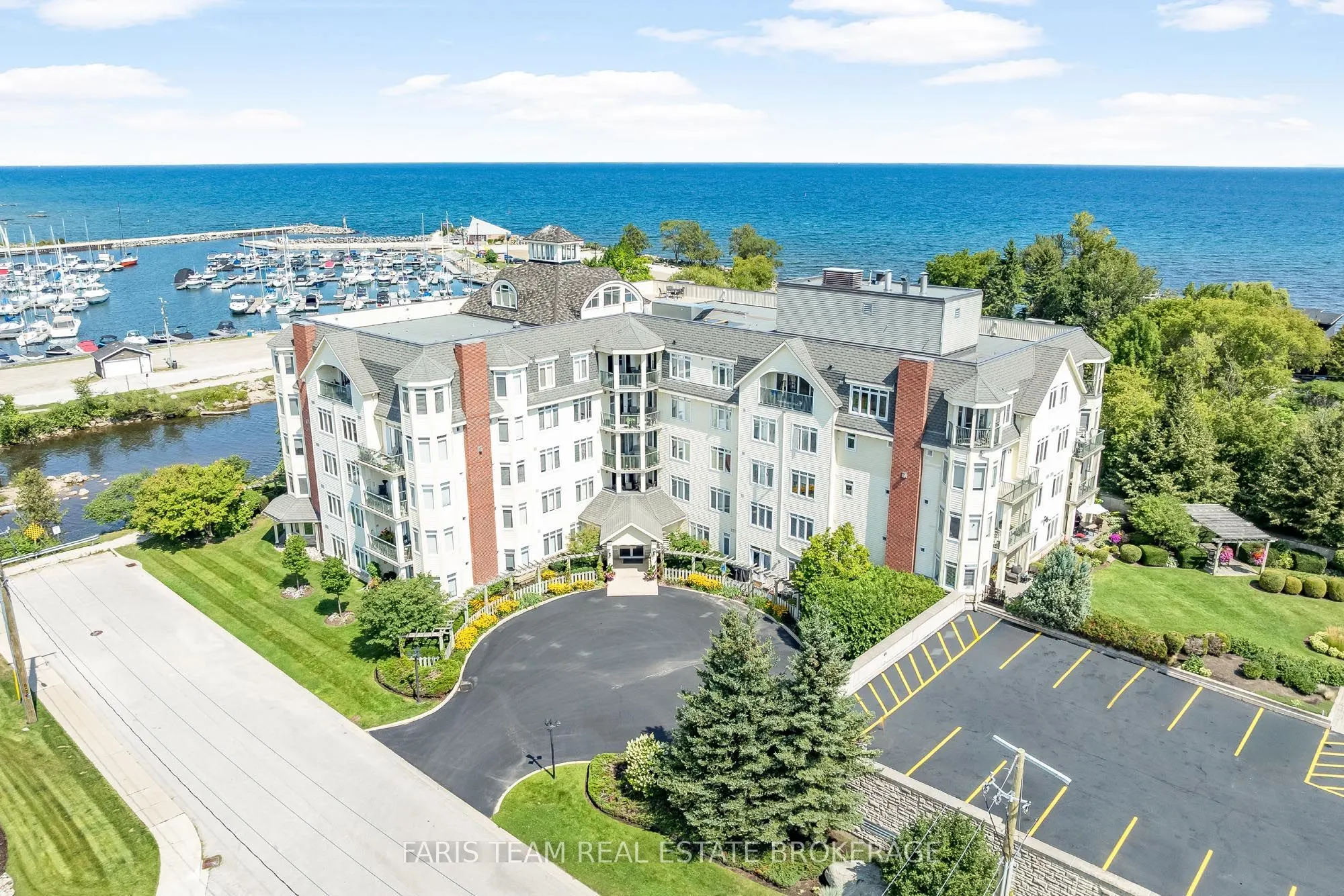 10 Bay Street E #301