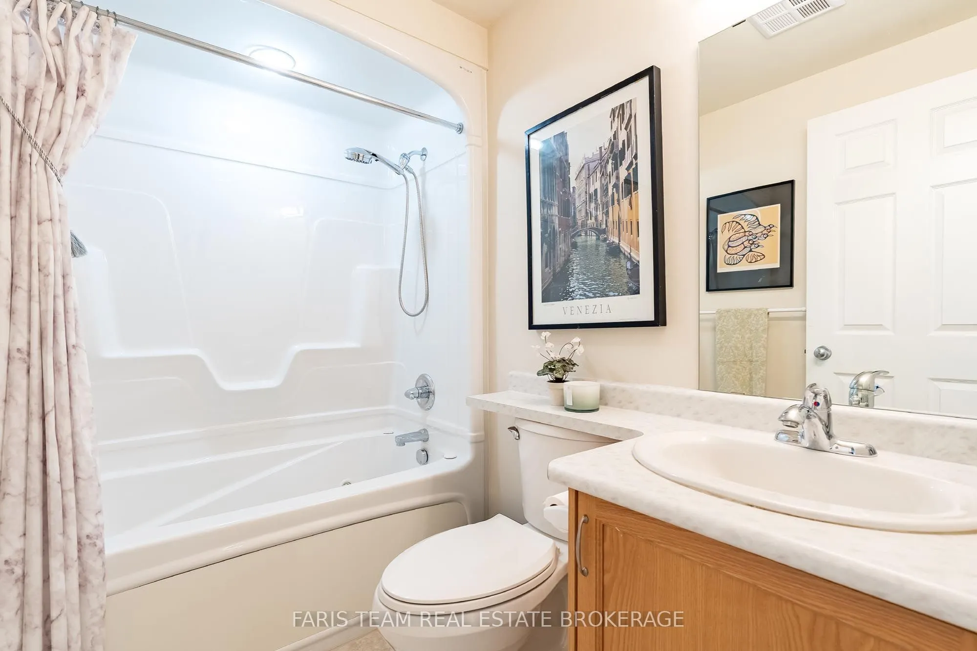 10 Bay Street E #301