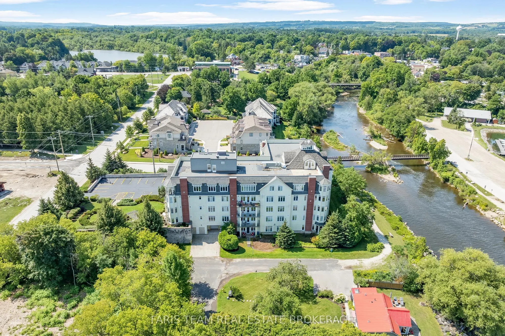 10 Bay Street E #301