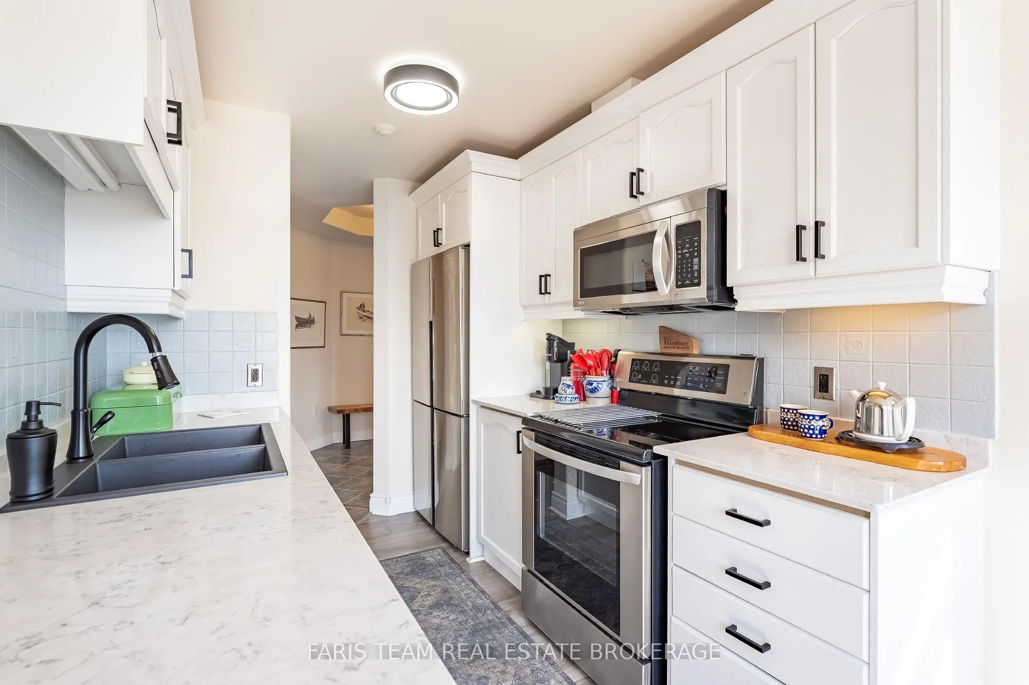 10 Bay Street E #301