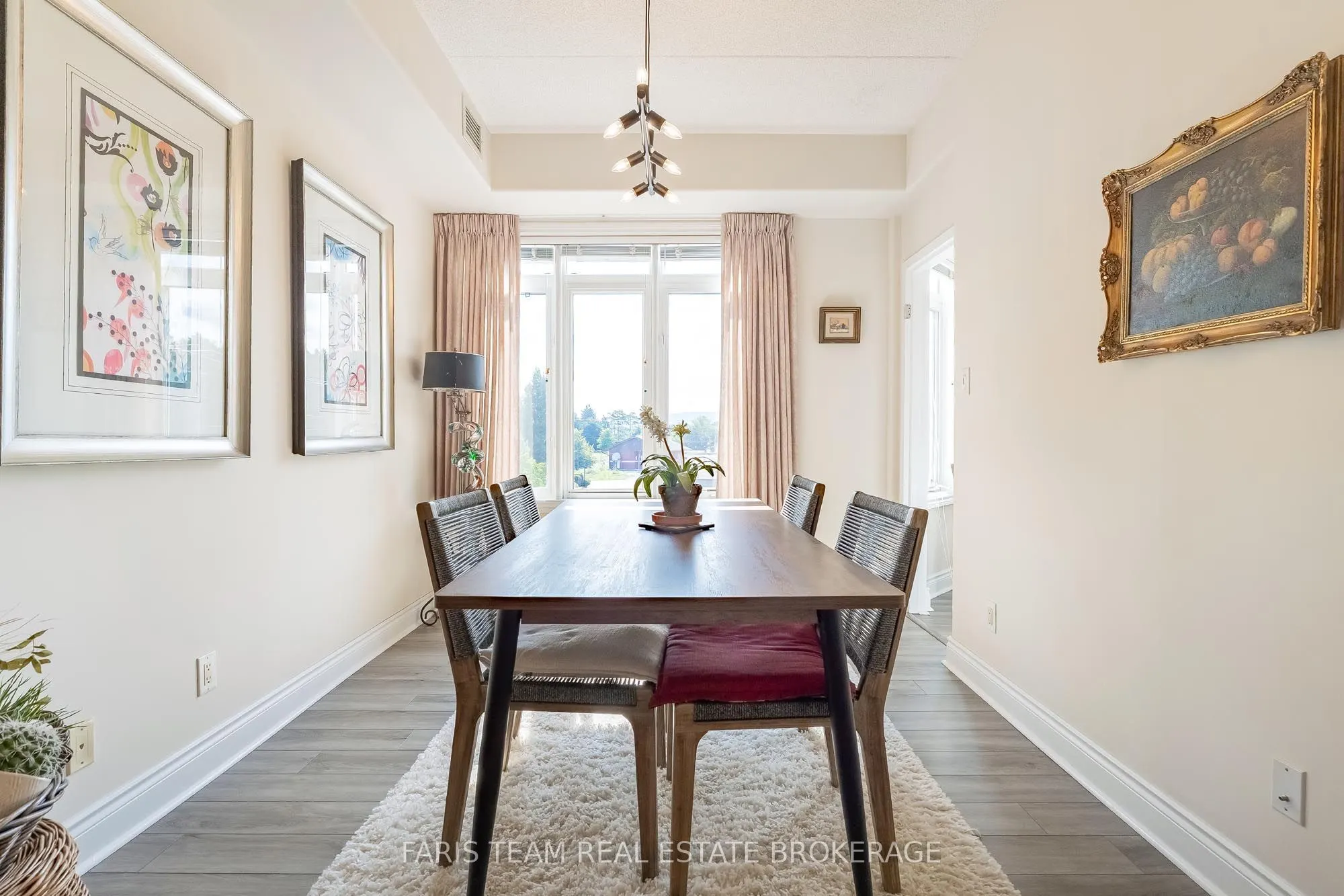 10 Bay Street E #301
