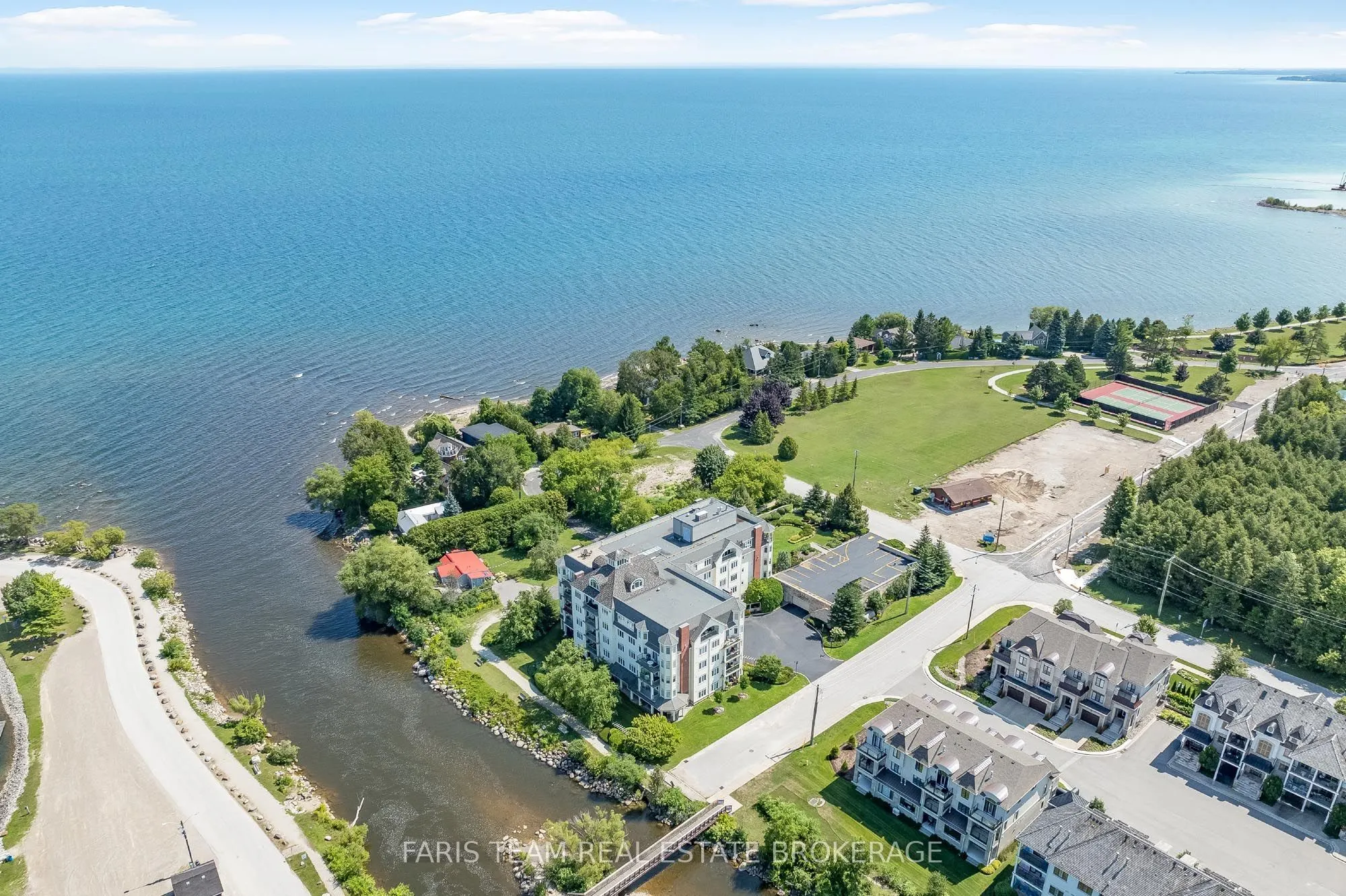 10 Bay Street E #301