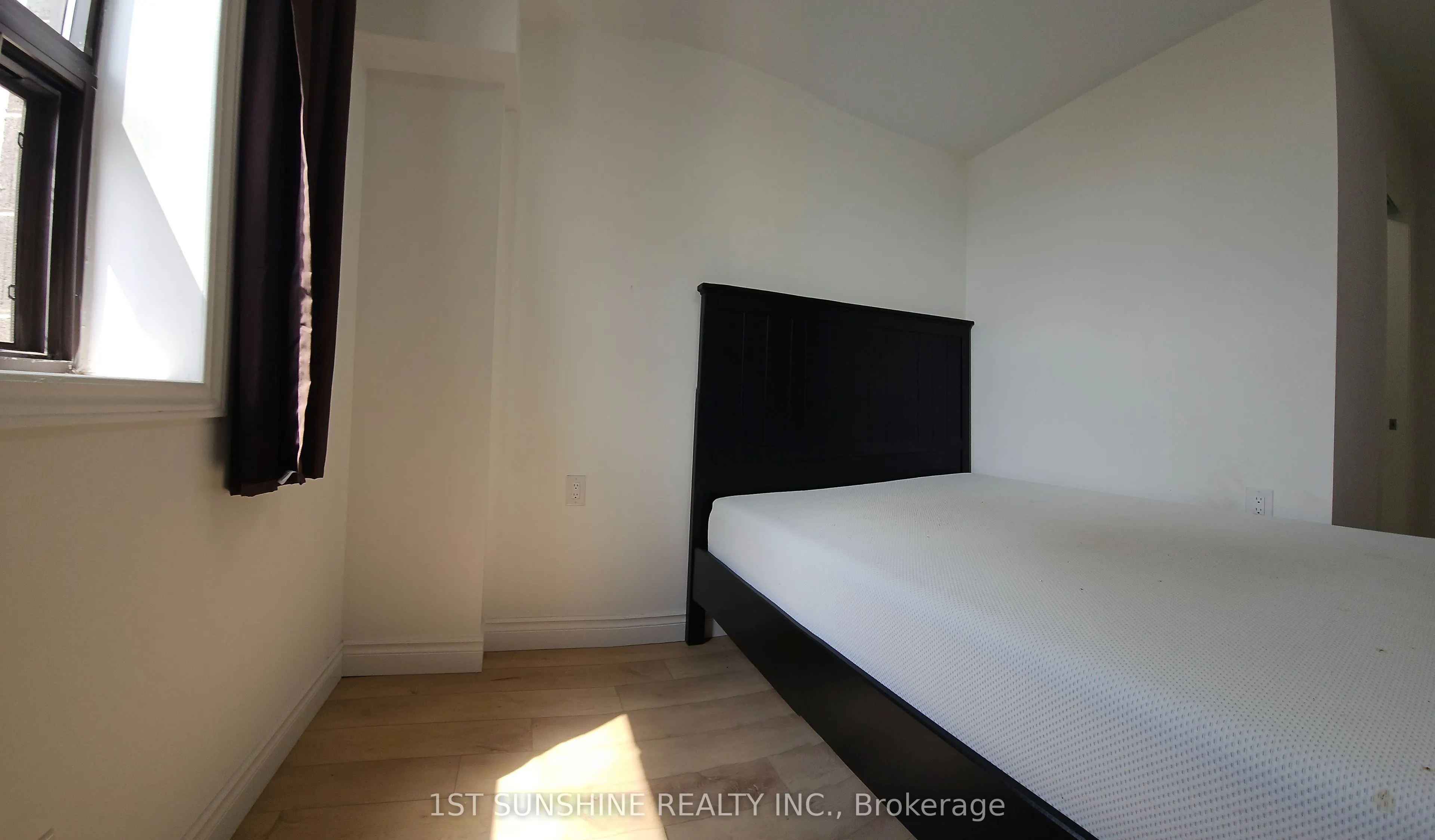 71 Main Street E