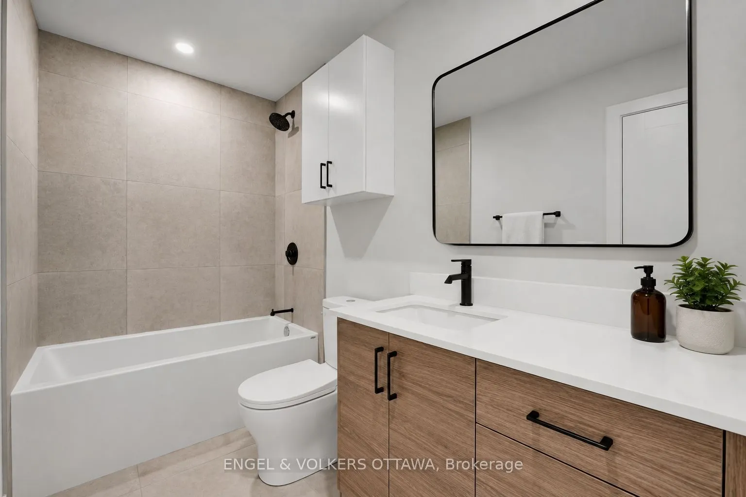 655 Donat Street N #10