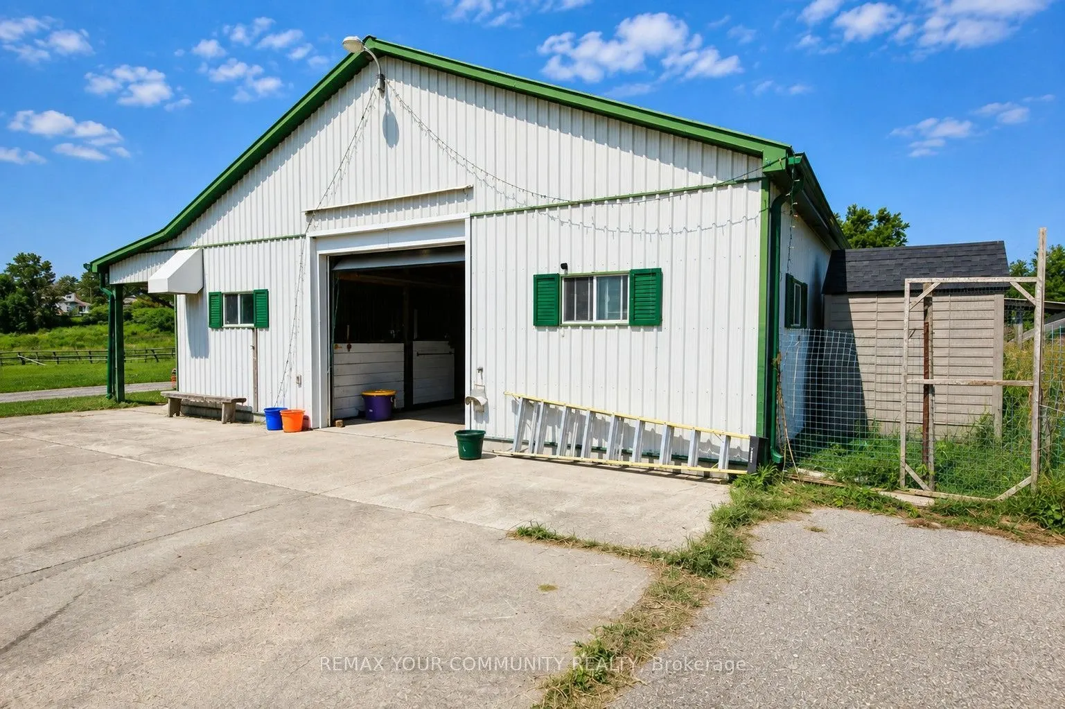 11 Mud Road