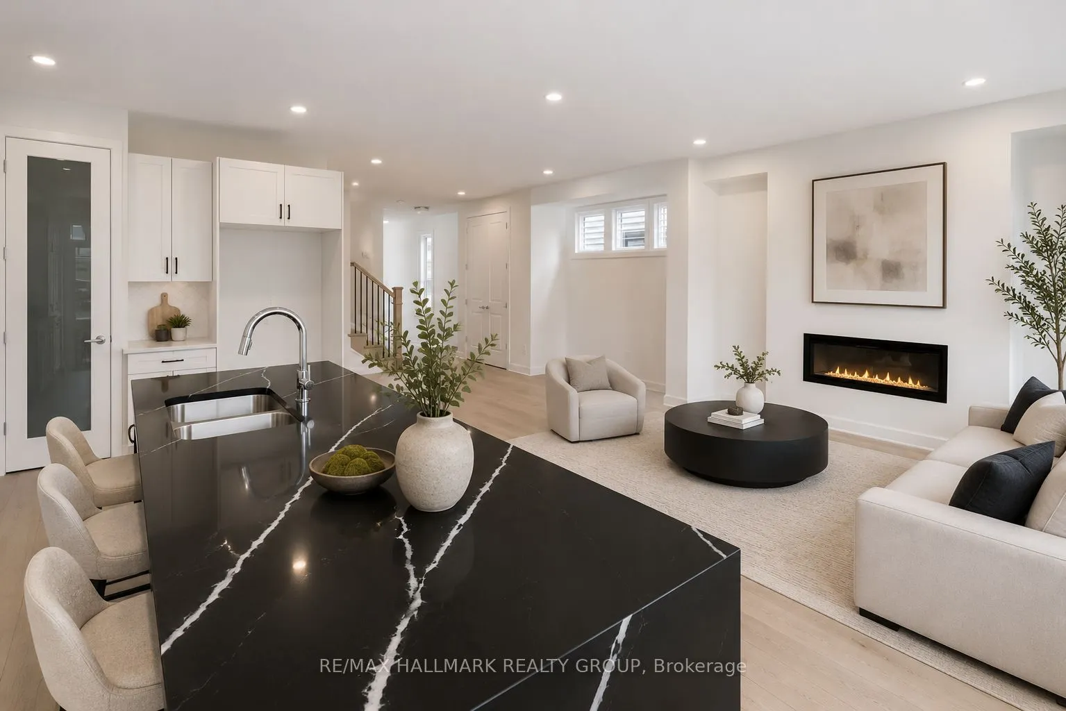 614 Roundhouse Crescent