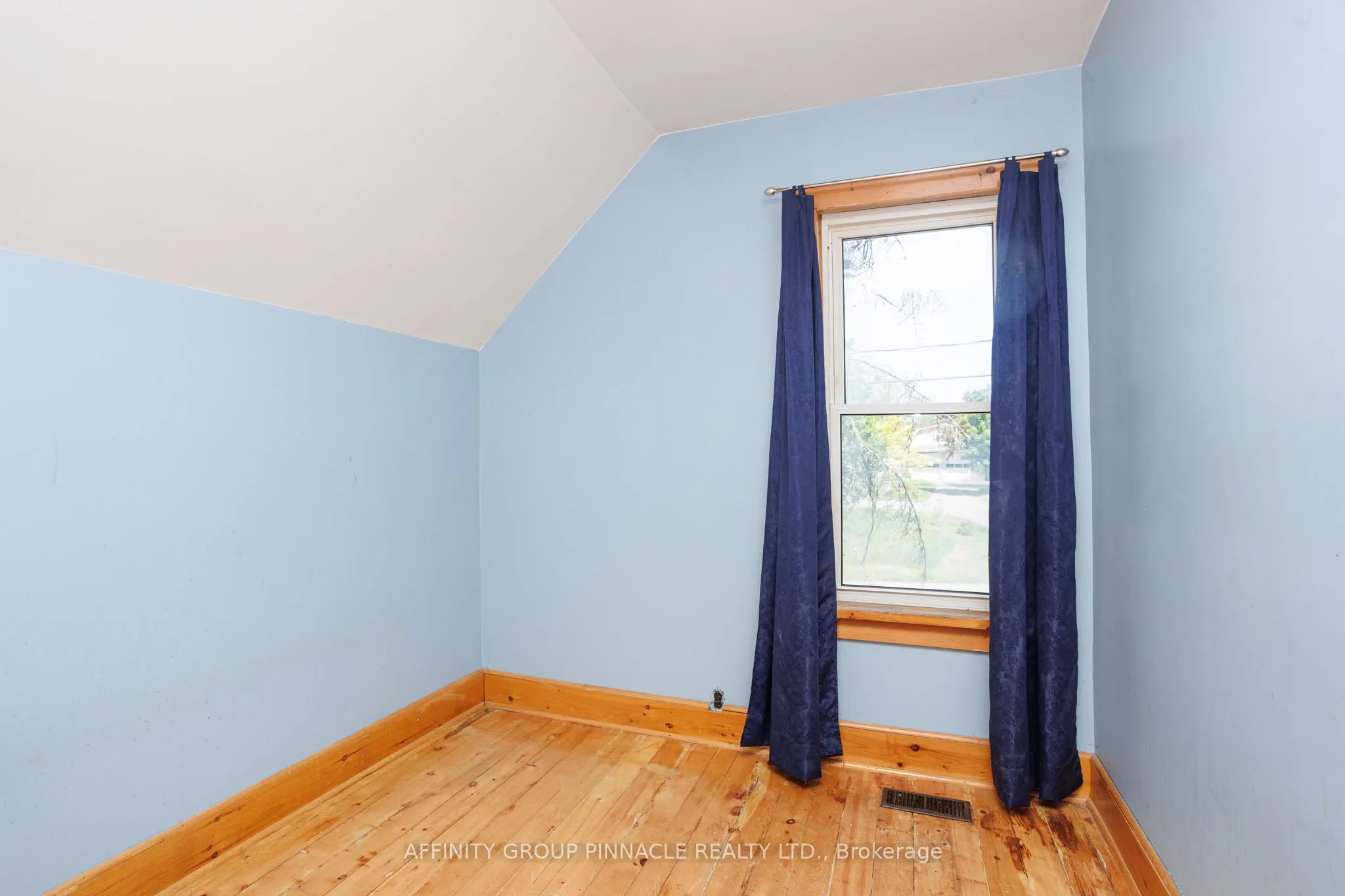 7 Colborne Street E
