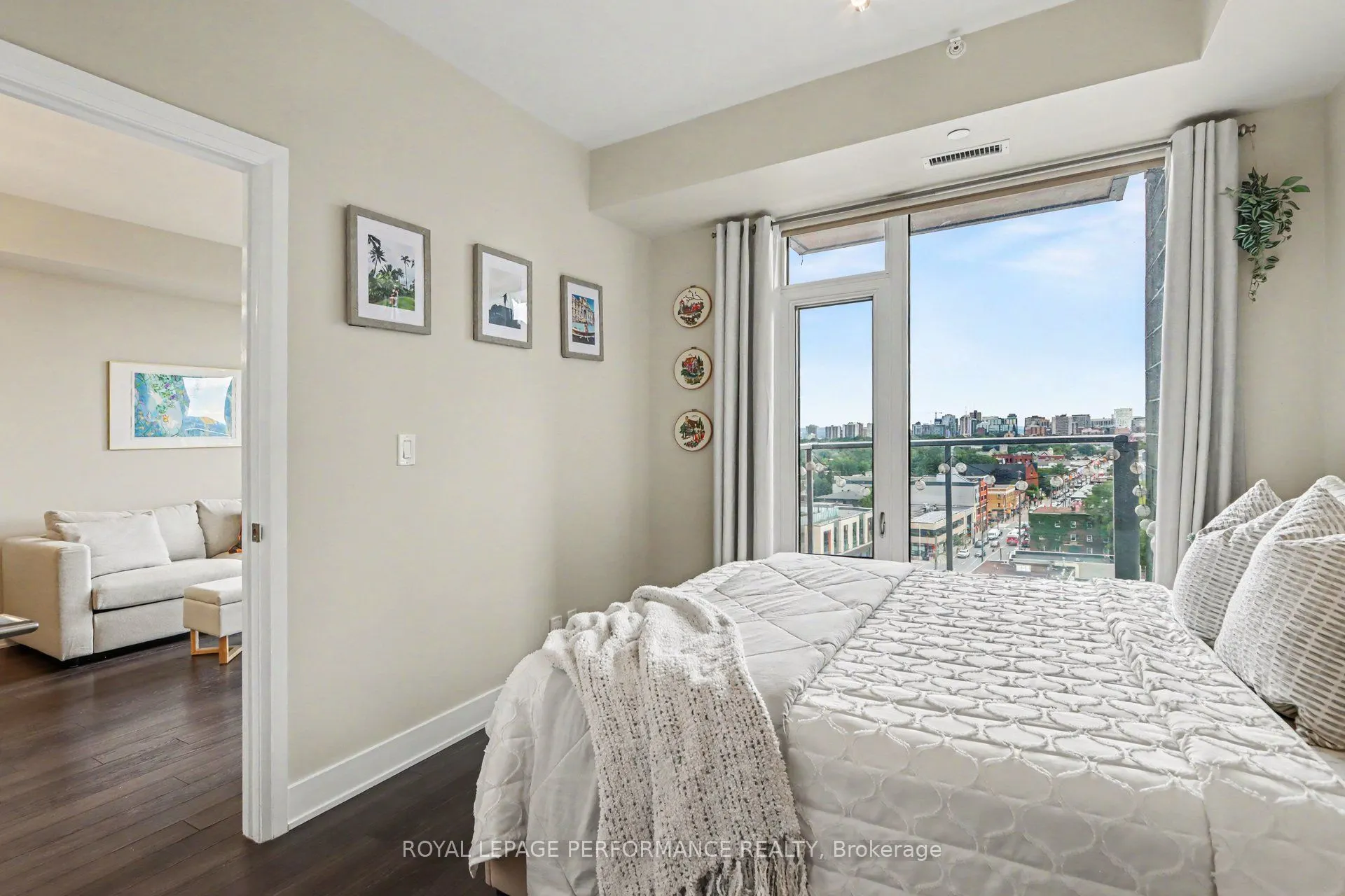 118 Holmwood Avenue #1008