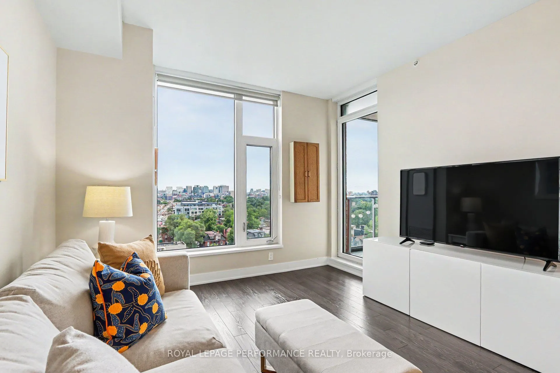 118 Holmwood Avenue #1008
